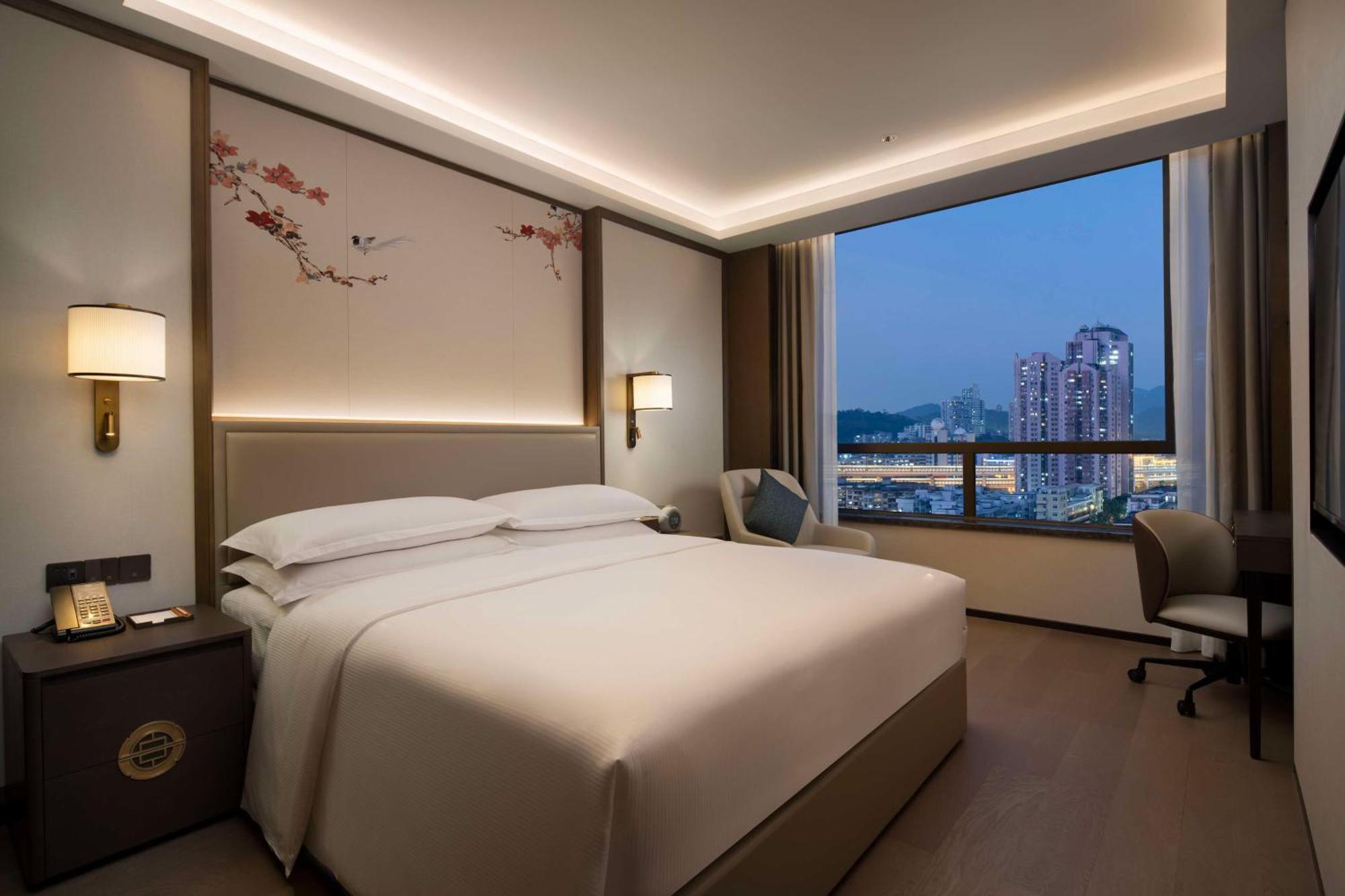 Yuexiu Guangzhou, Curio Collection By Hilton-free Shuttle Between And Exhibition Center During Fair Period & Exhibitor Registration Counter & Halal Food Hotel Guangzhou