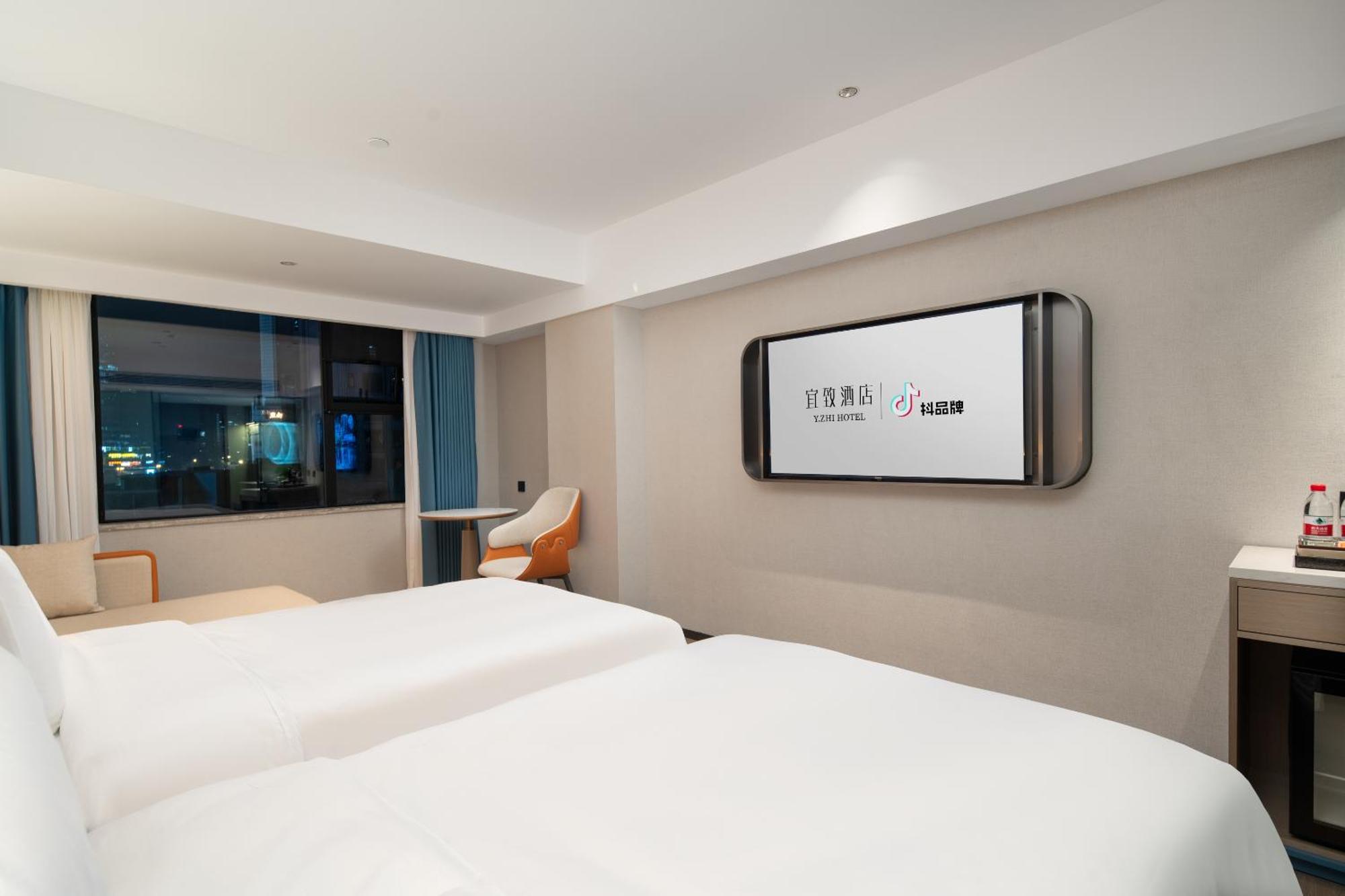 Yizhi Changgang Metro Station - Free Shuttle Bus During Fair Hotel Guangzhou