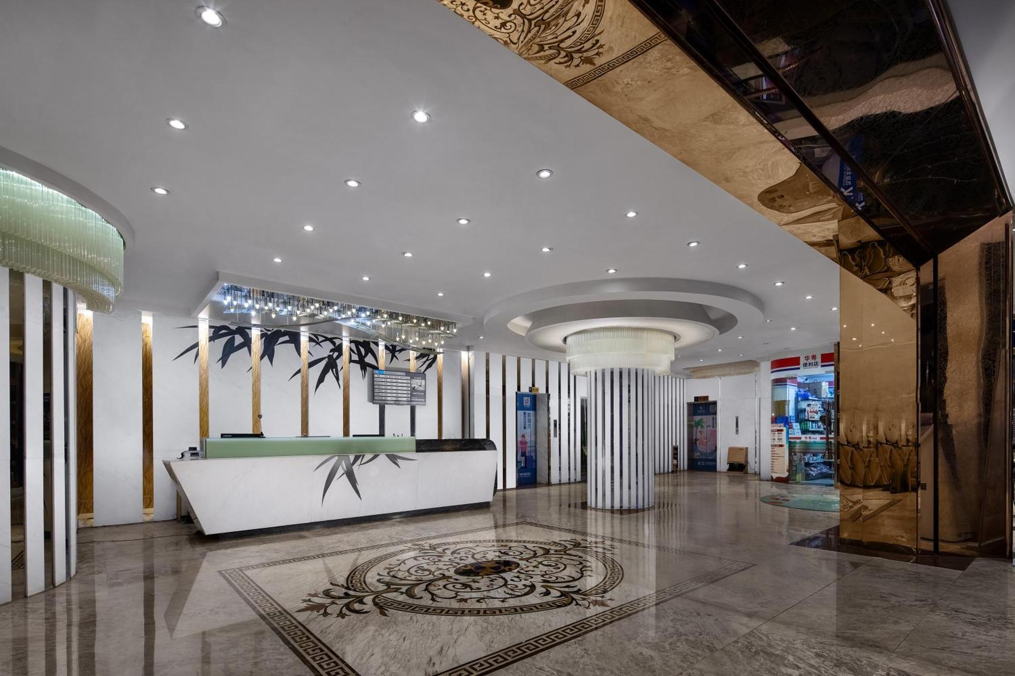 Hotel Kaiserdom Hotel: Tower Views & Fair Shuttle Service