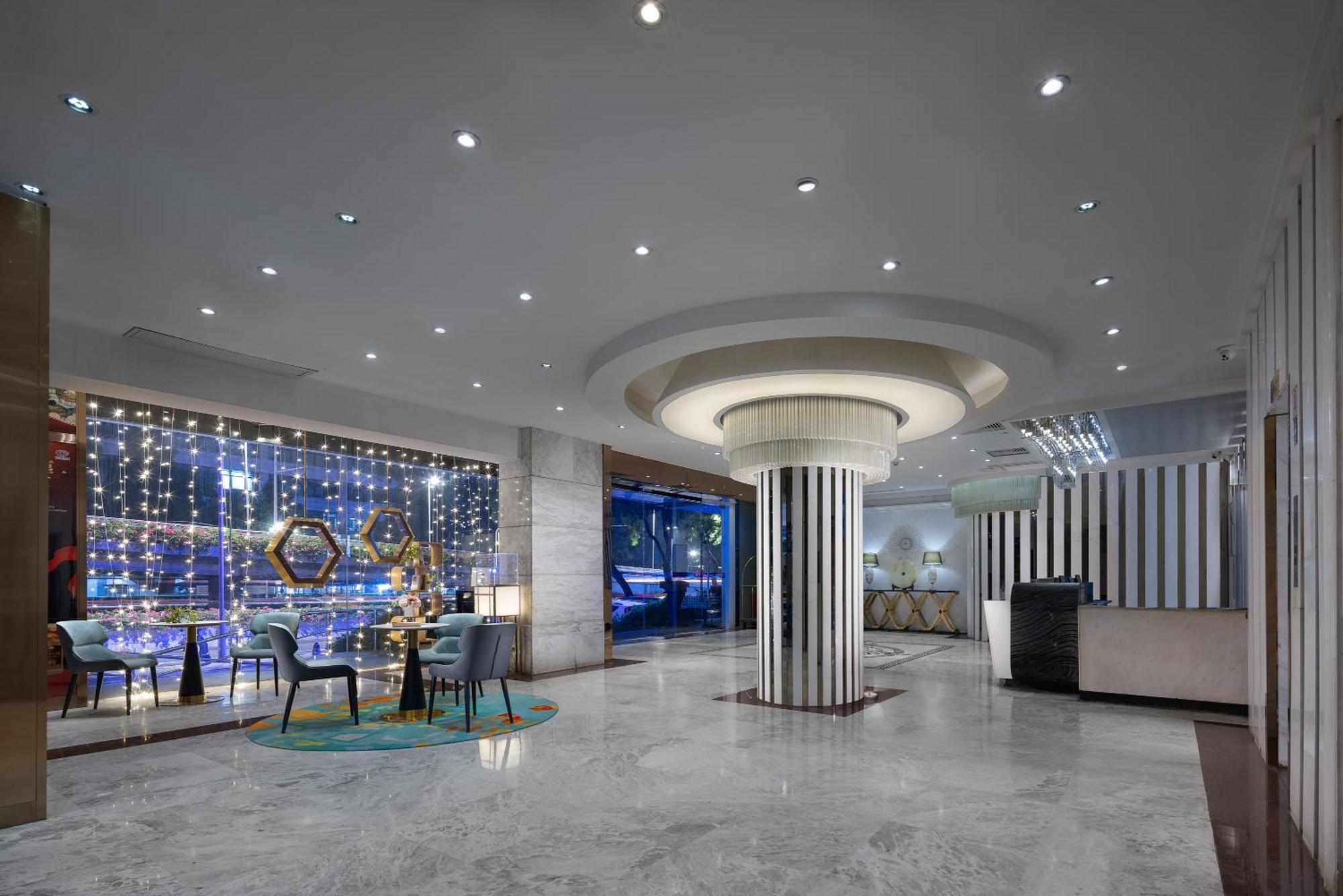 Kaiserdom Hotel: Tower Views & Fair Shuttle Service Hotel Guangzhou
