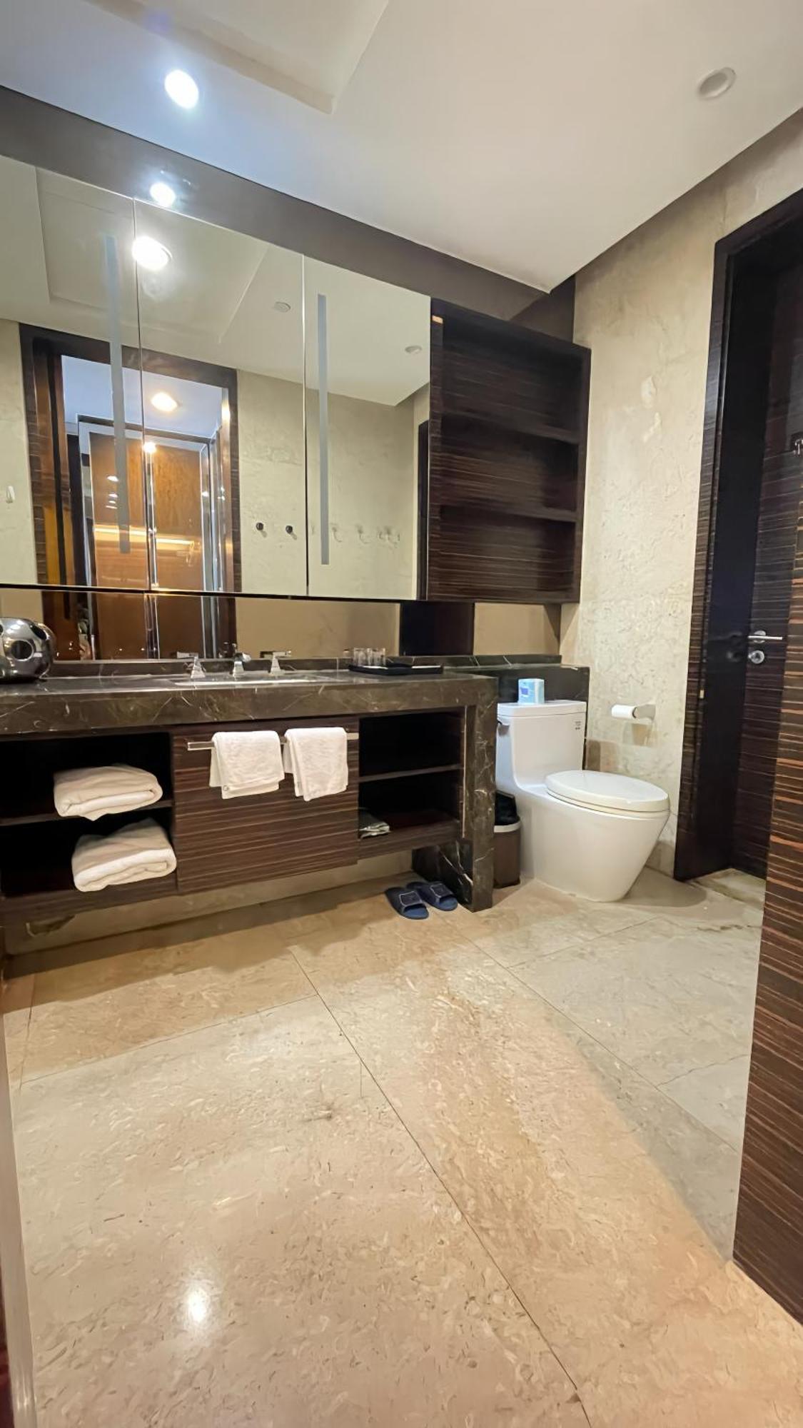 Xing Yi International - Poly World Branch Apartment Guangzhou