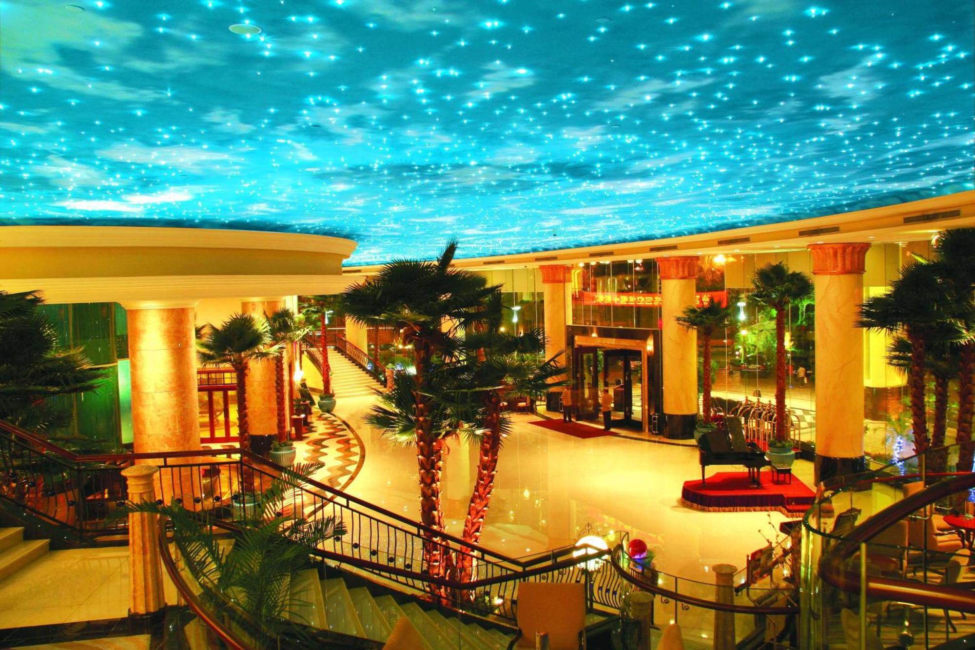 Hotel The Royal Marina Plaza 5*