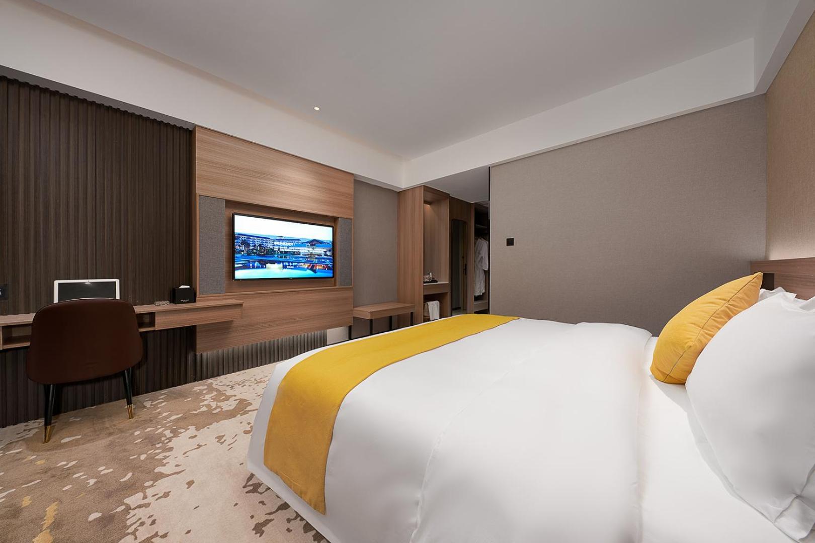 Hotel 广州白云机场花东朝阳路亚朵酒店