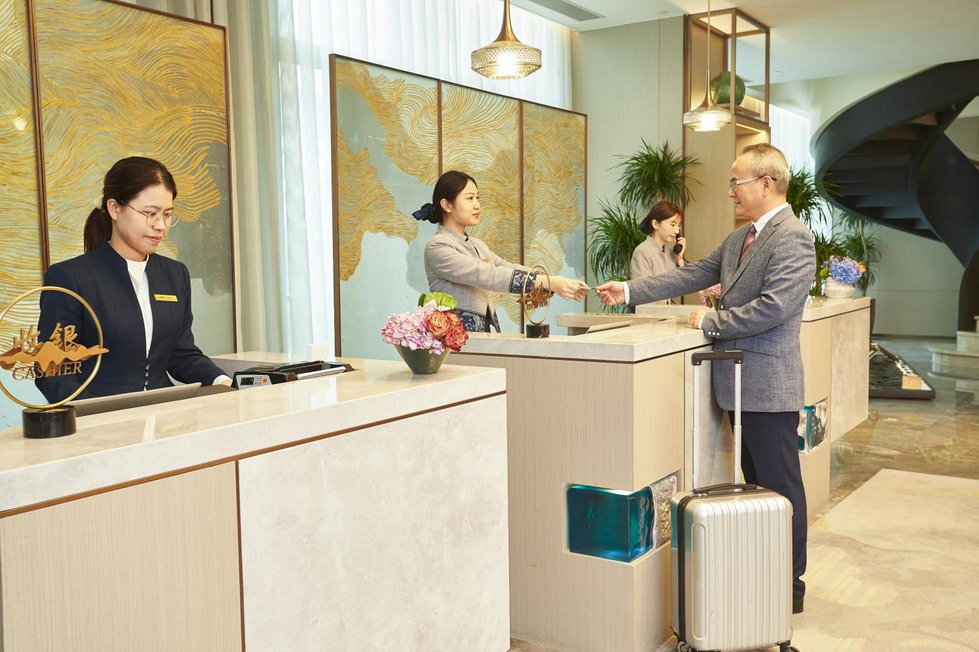 Hotel Guangzhou Pazhou Ln Dongfang Hotel-Free Shuttle Between Hotel And Exhibition Center During Canton Fair & Exhibitor Registration Counter 4*