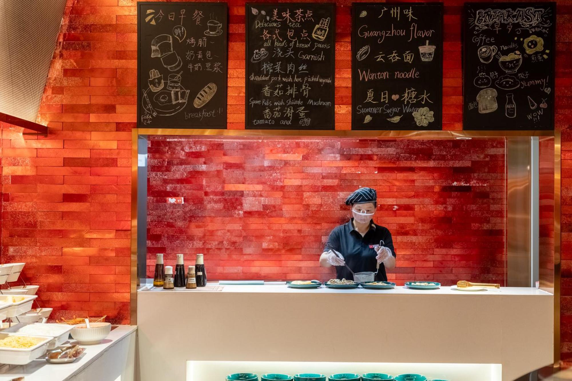 Hotel Echarm International Hotel Zhujiang New Town Wuyangcun Metro Station - Free Deliver Service To Canton Fair Complex Once A Day During Canton Fair Period 4*