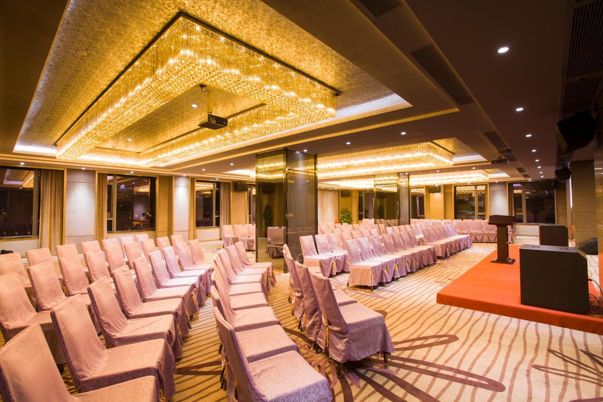 La Perle International - Free Shuttle Between And Exhibition Center During Fair & Exhibitor Registration Counter Hotel 5*