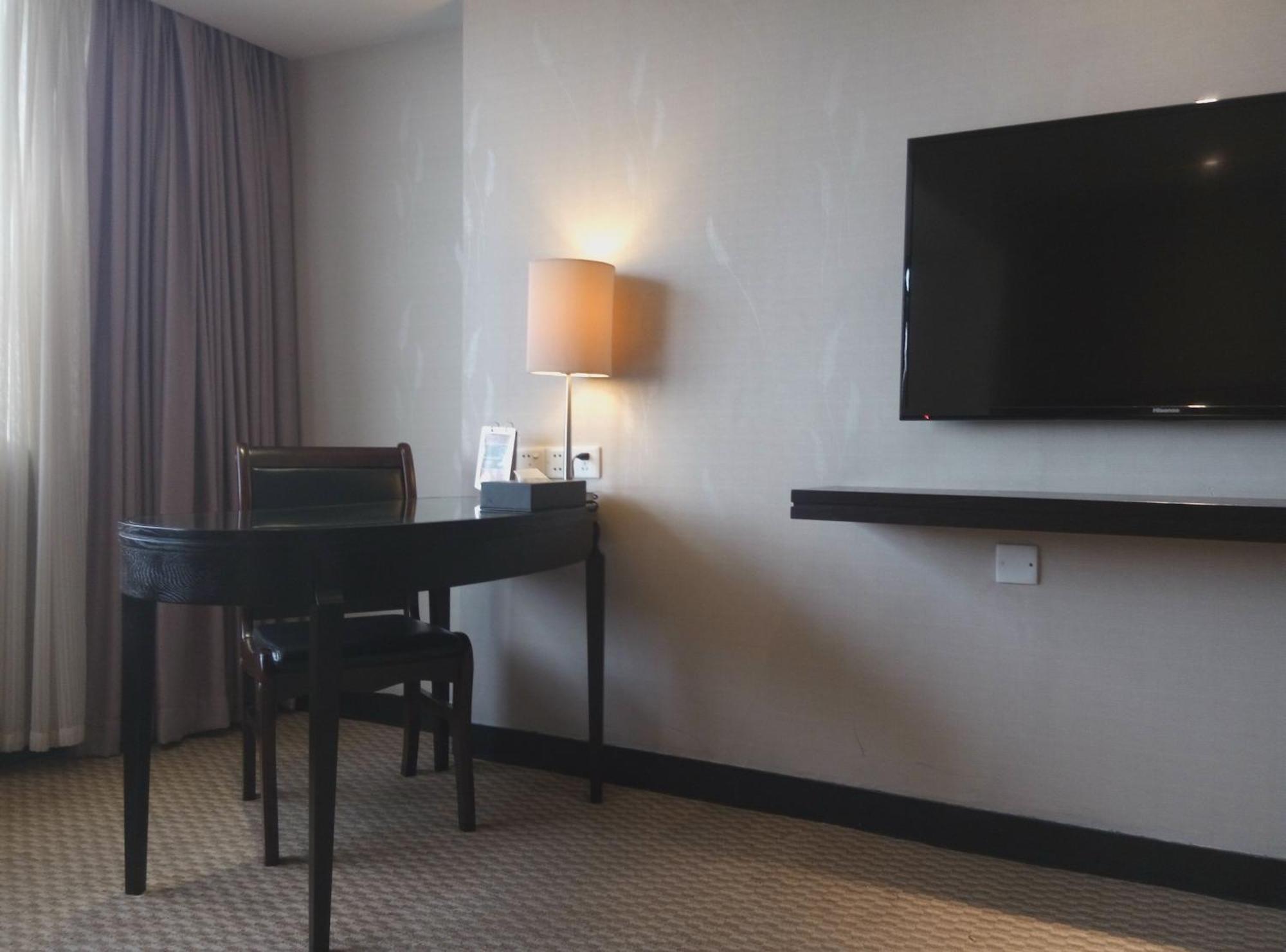 Skyline Plaza Hotel 4*