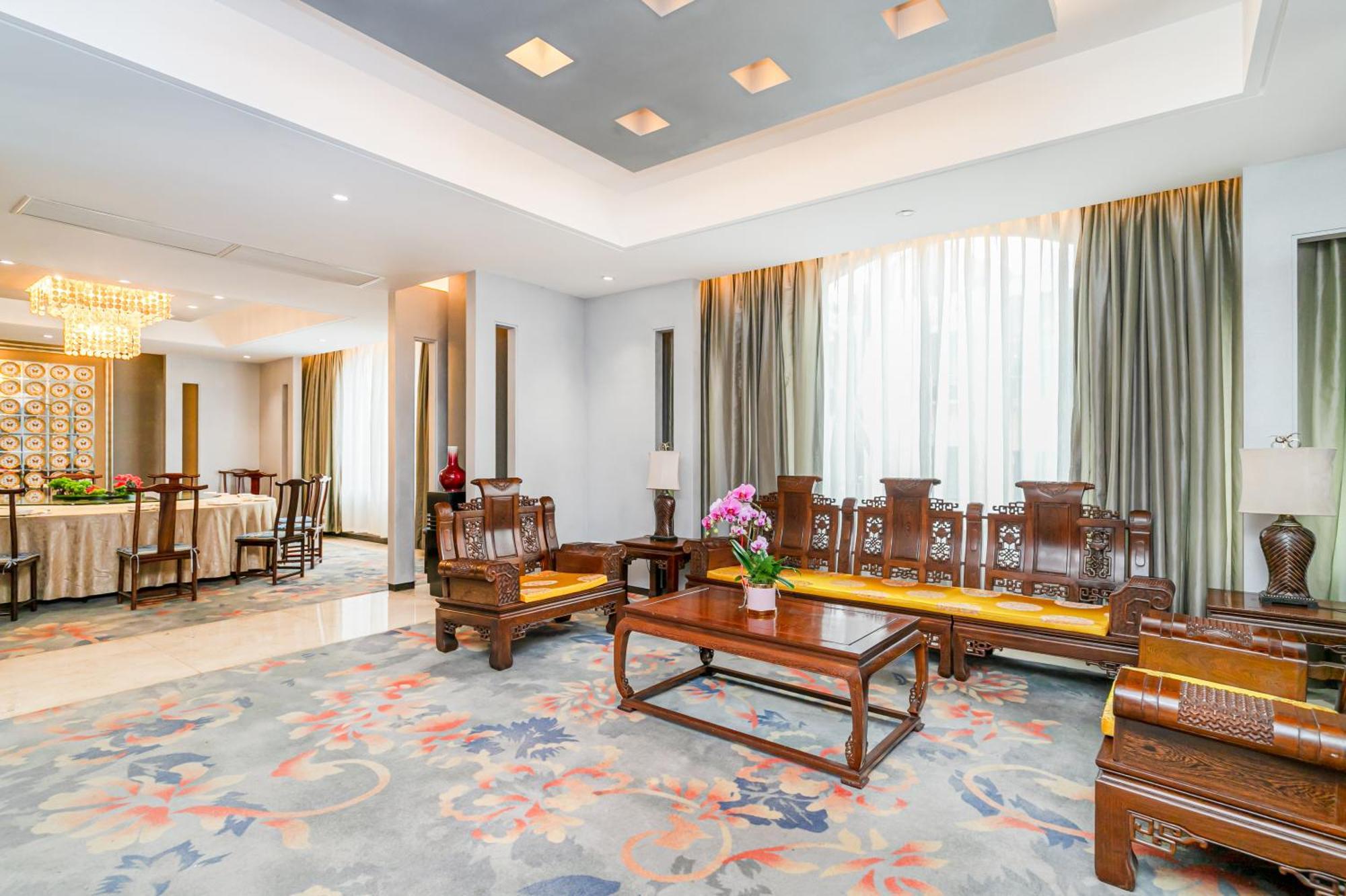 Guangdong Victory - Free Shuttle Bus To Exhibition Center During Fair 4*