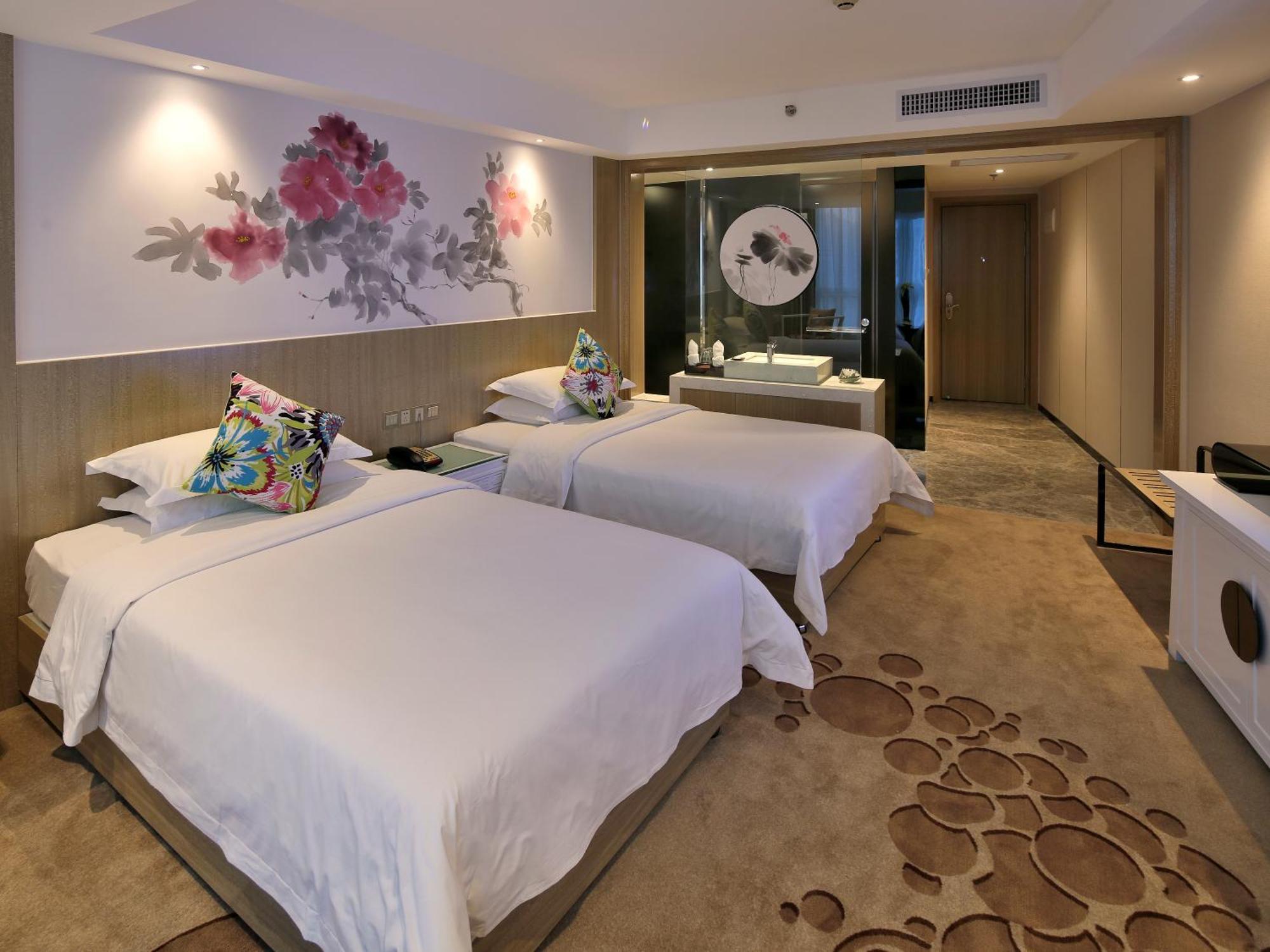 Hotel Paco Tuanyida Metro Guangzhou-free Shuttle Bus For Fair 4*