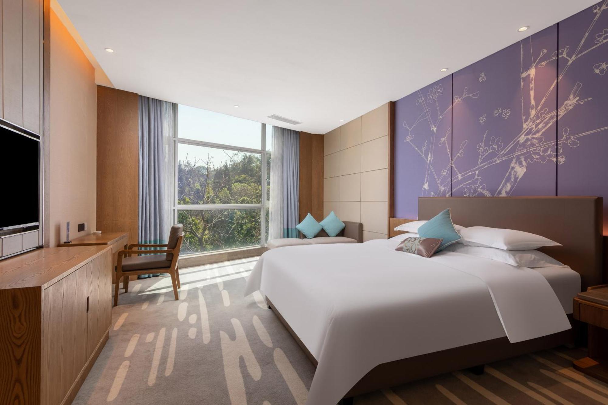 Easeland Hotel