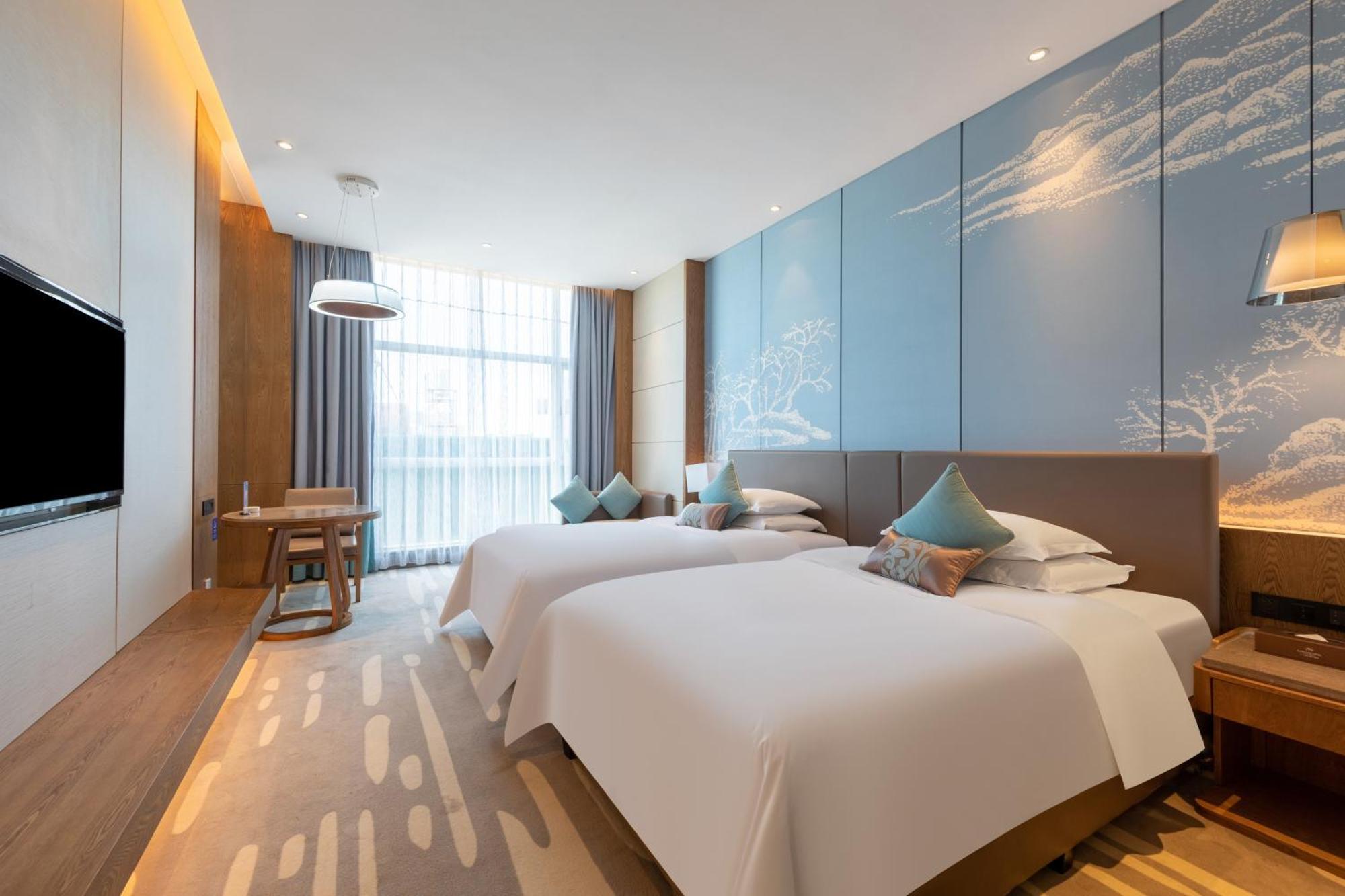 Easeland Hotel