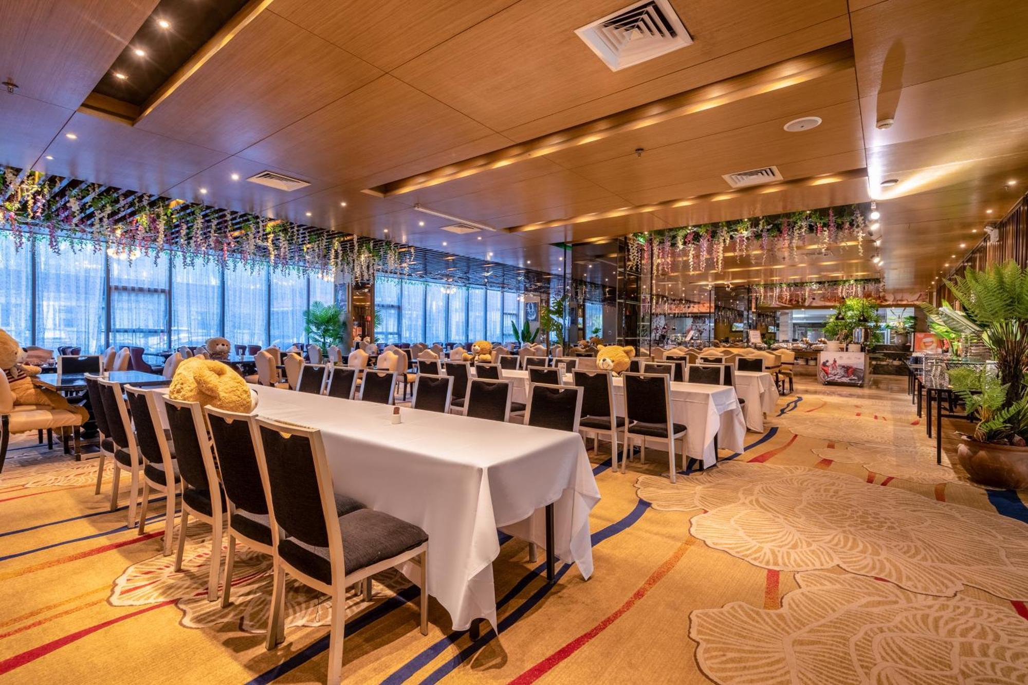 Easeland Hotel