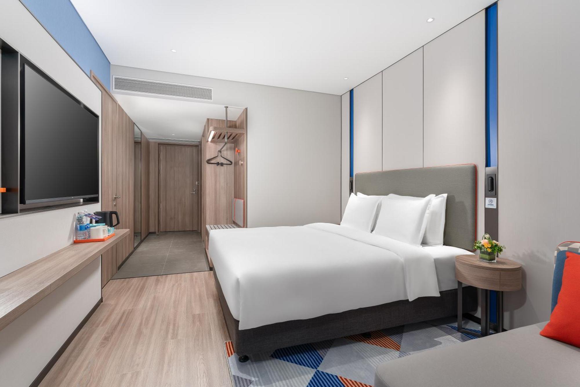 Hotel Express Panyu Dashi By Ihg 4*