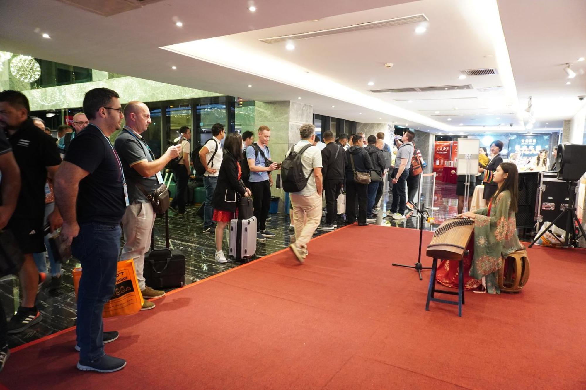 La Perle International - Free Shuttle Between And Exhibition Center During Fair & Exhibitor Registration Counter 5* Guangzhou