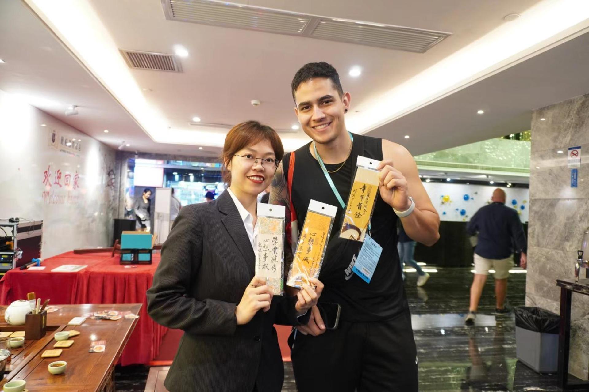 La Perle International - Free Shuttle Between And Exhibition Center During Fair & Exhibitor Registration Counter 5* Guangzhou