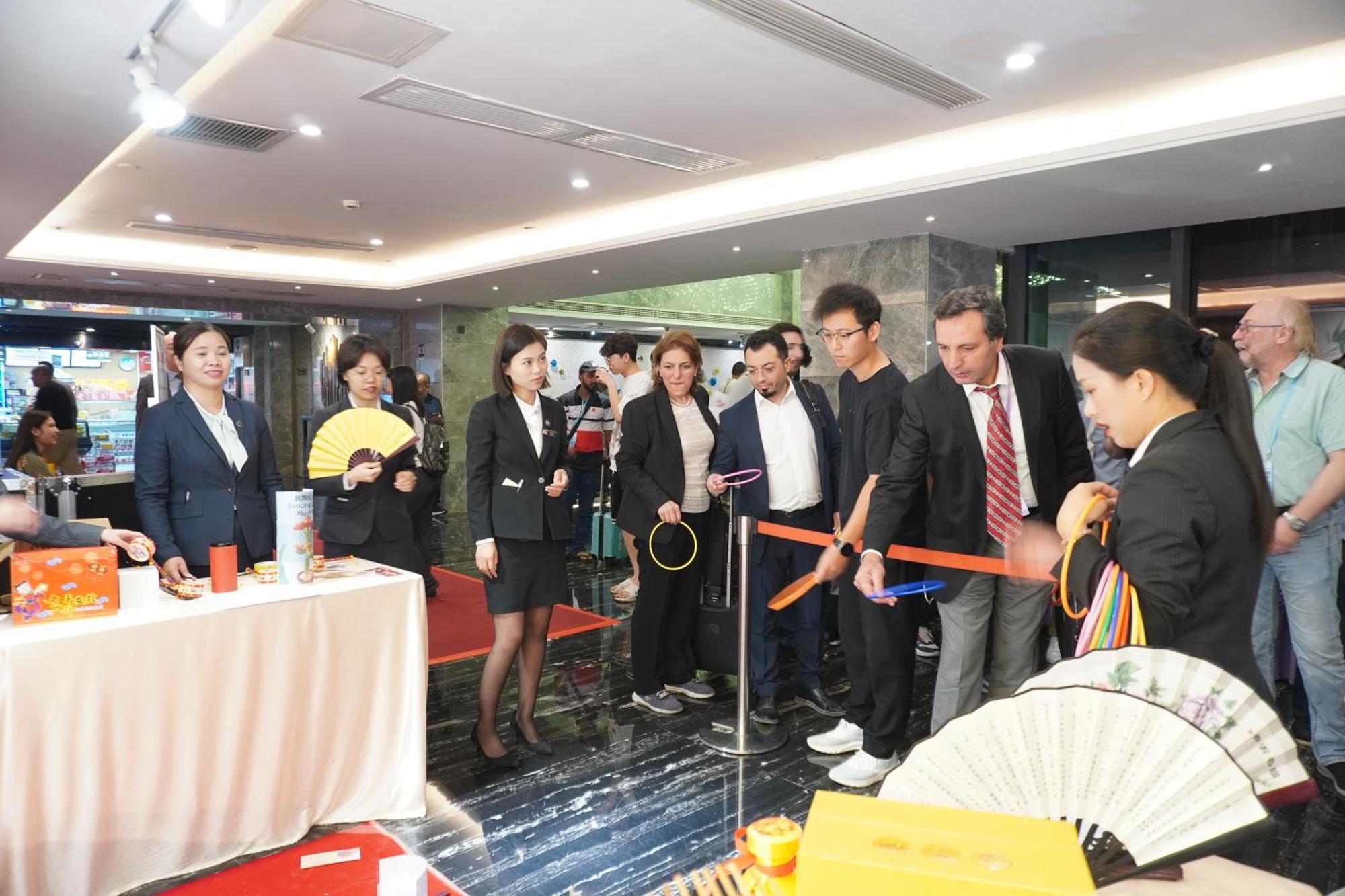 La Perle International - Free Shuttle Between And Exhibition Center During Fair & Exhibitor Registration Counter Hotel