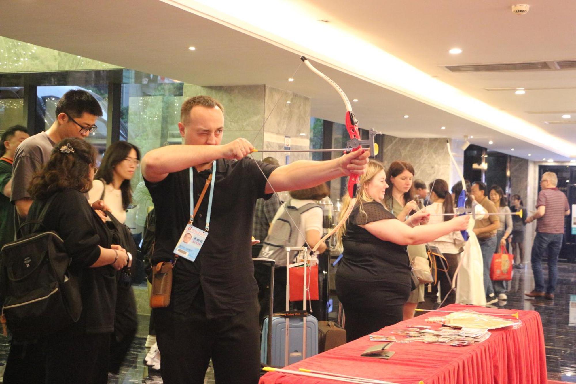 La Perle International - Free Shuttle Between And Exhibition Center During Fair & Exhibitor Registration Counter Hotel Guangzhou
