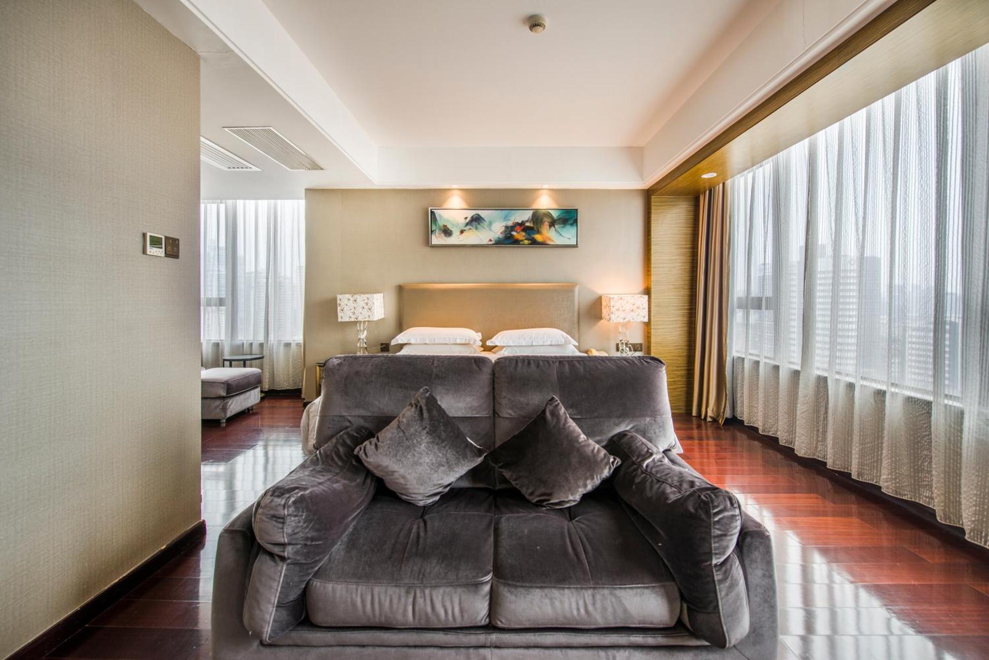 Hotel La Perle International - Free Shuttle Between And Exhibition Center During Fair & Exhibitor Registration Counter