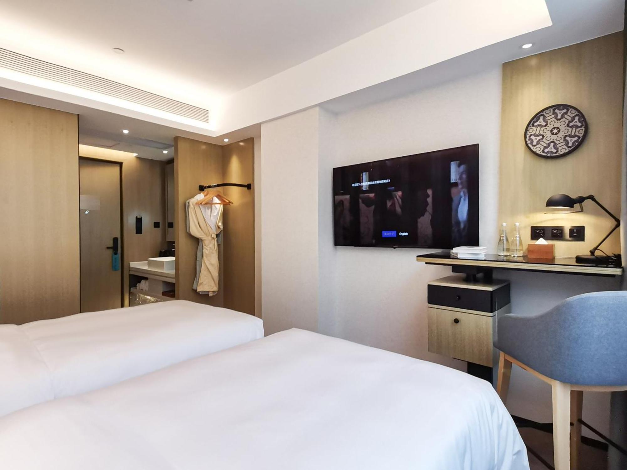 Paco Beijinglu Metro Guangzhou-free Shuttle Bus For Fair 4*