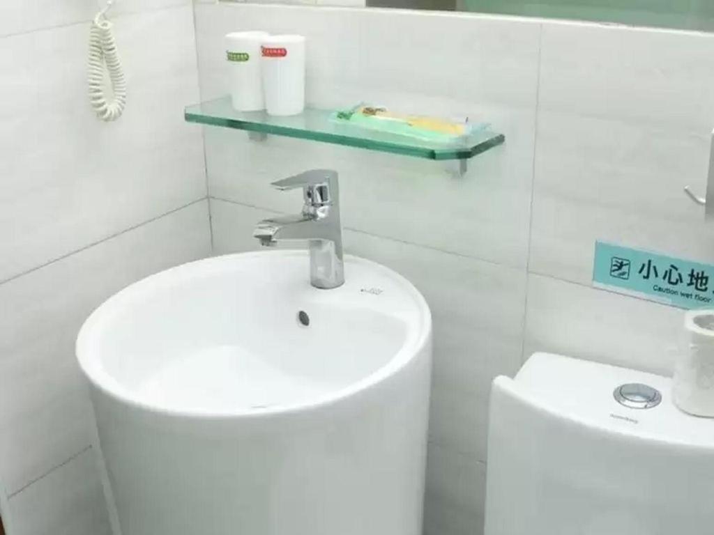 Wenxing Nanfang Hospital Branch Hotel