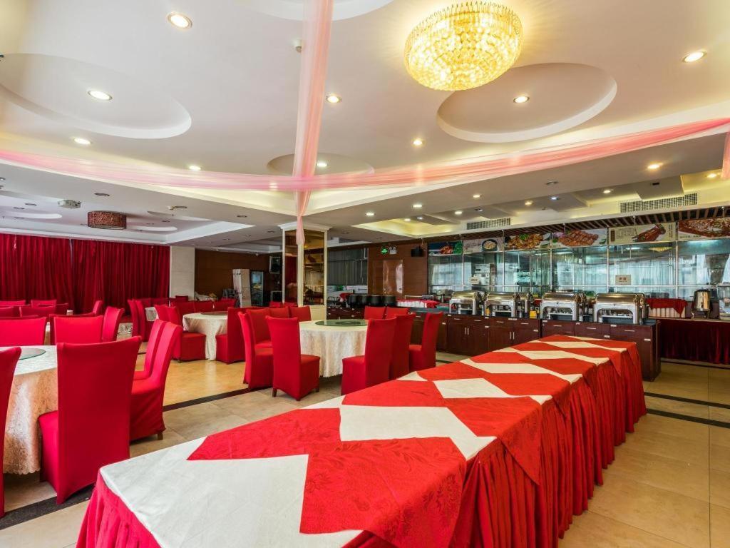 Pa Zhou Plaza Hotel 3*