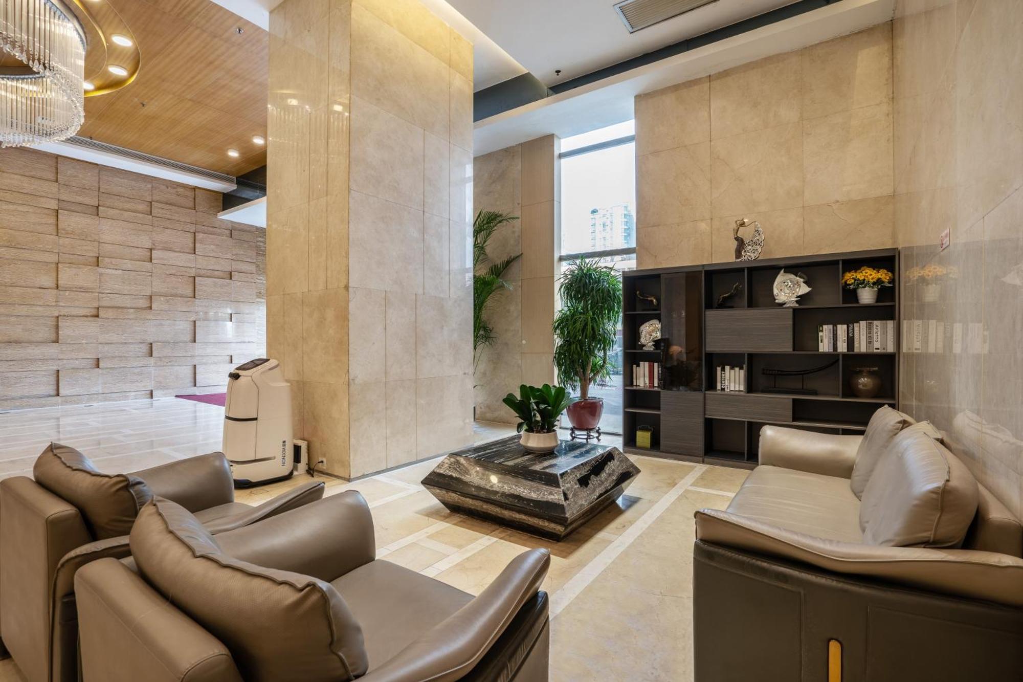 Pearl River International - Canmetro Line 11 Yijing Lu Station Hotel