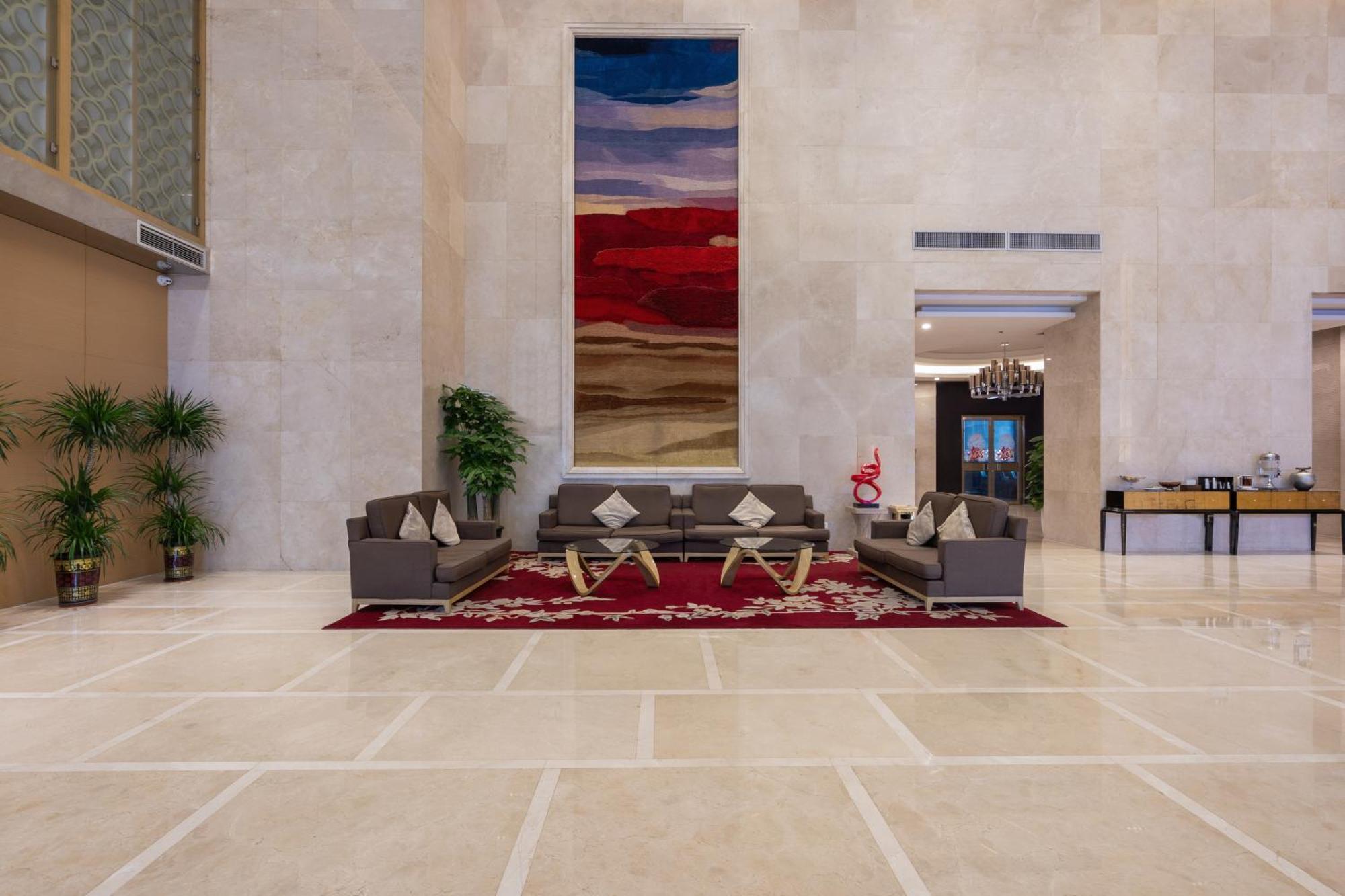 Pearl River International - Canmetro Line 11 Yijing Lu Station Hotel 4*