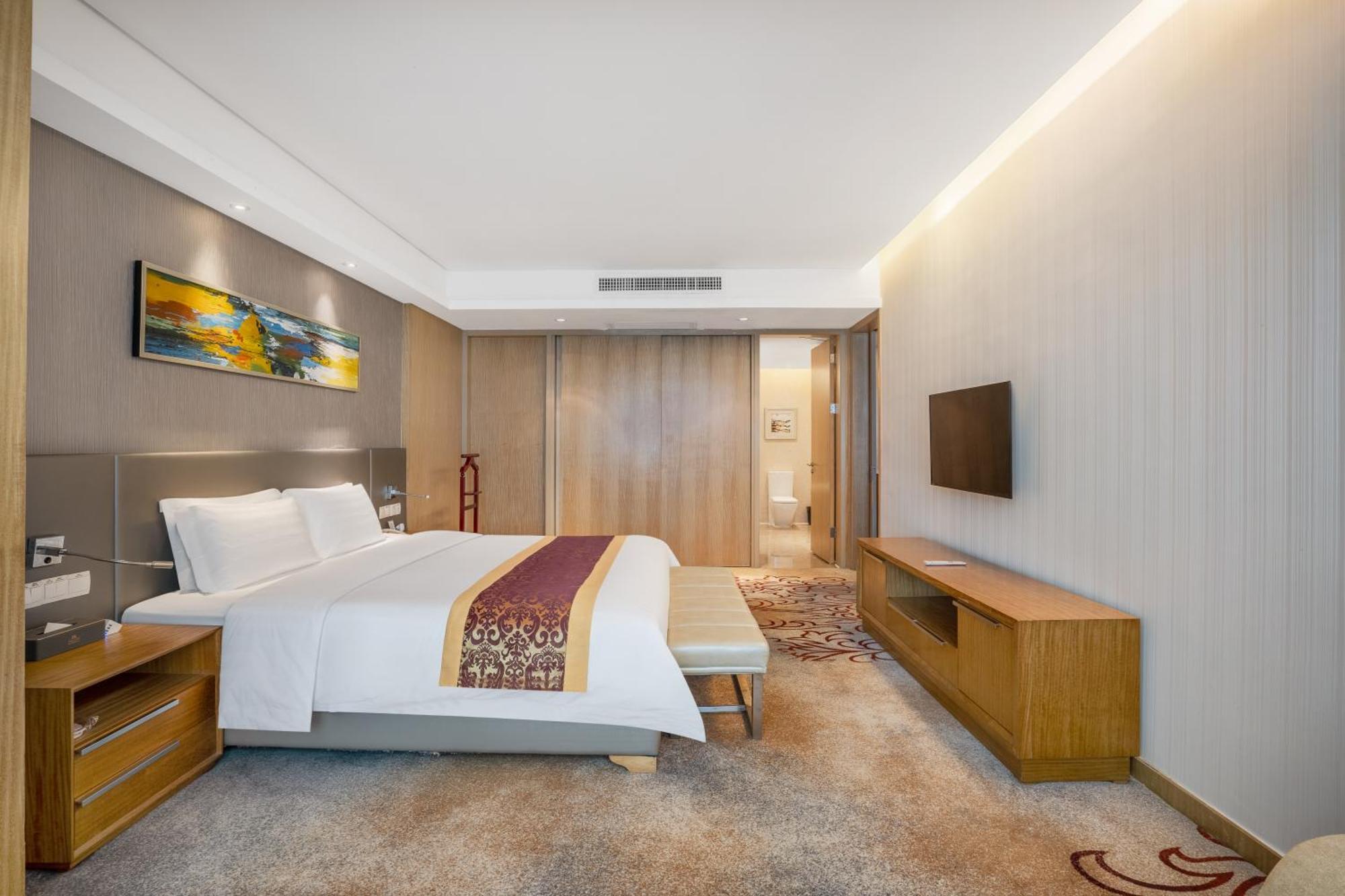 Hotel Pearl River International - Canmetro Line 11 Yijing Lu Station 4*