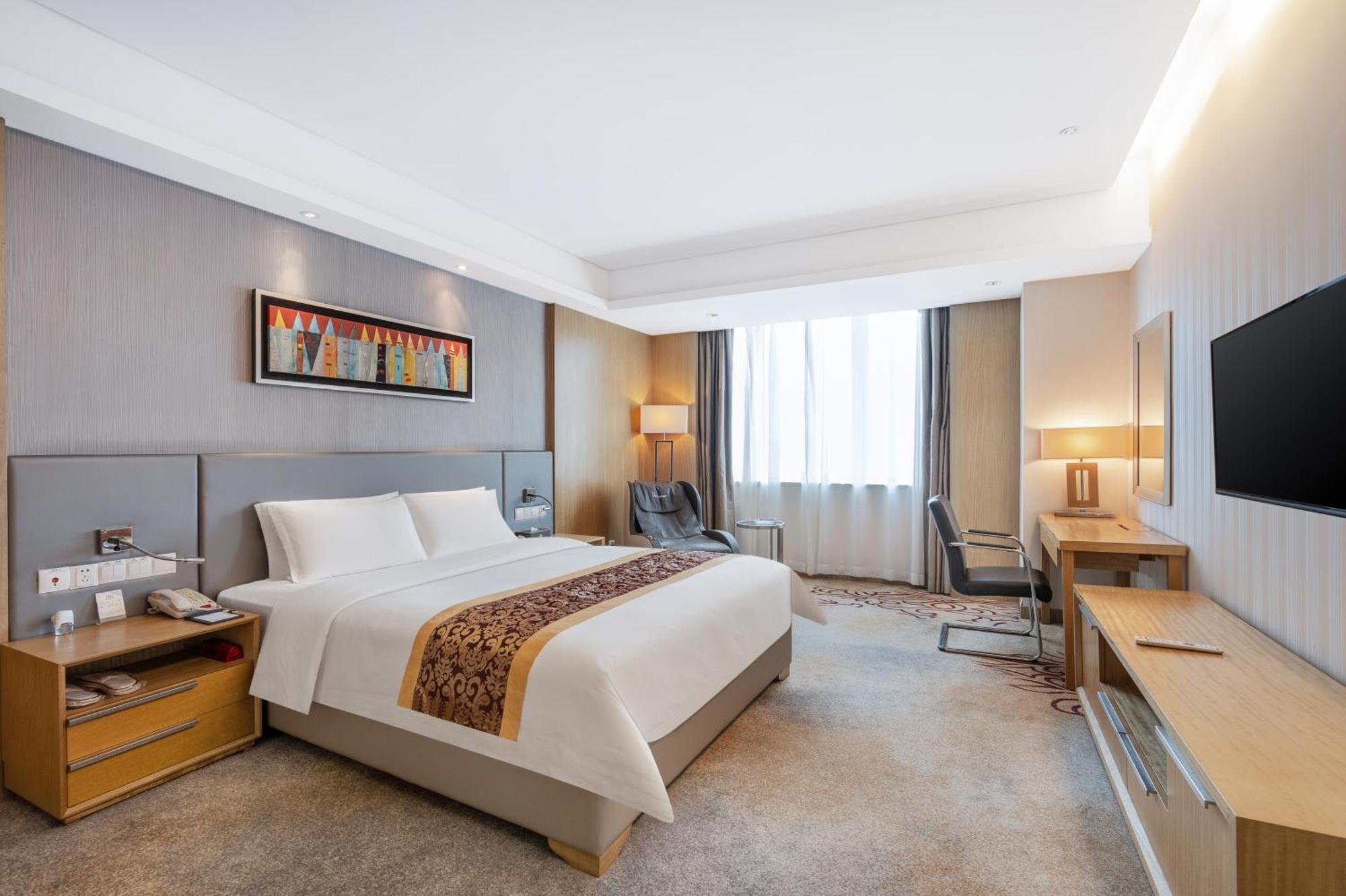 Hotel Pearl River International - Canmetro Line 11 Yijing Lu Station