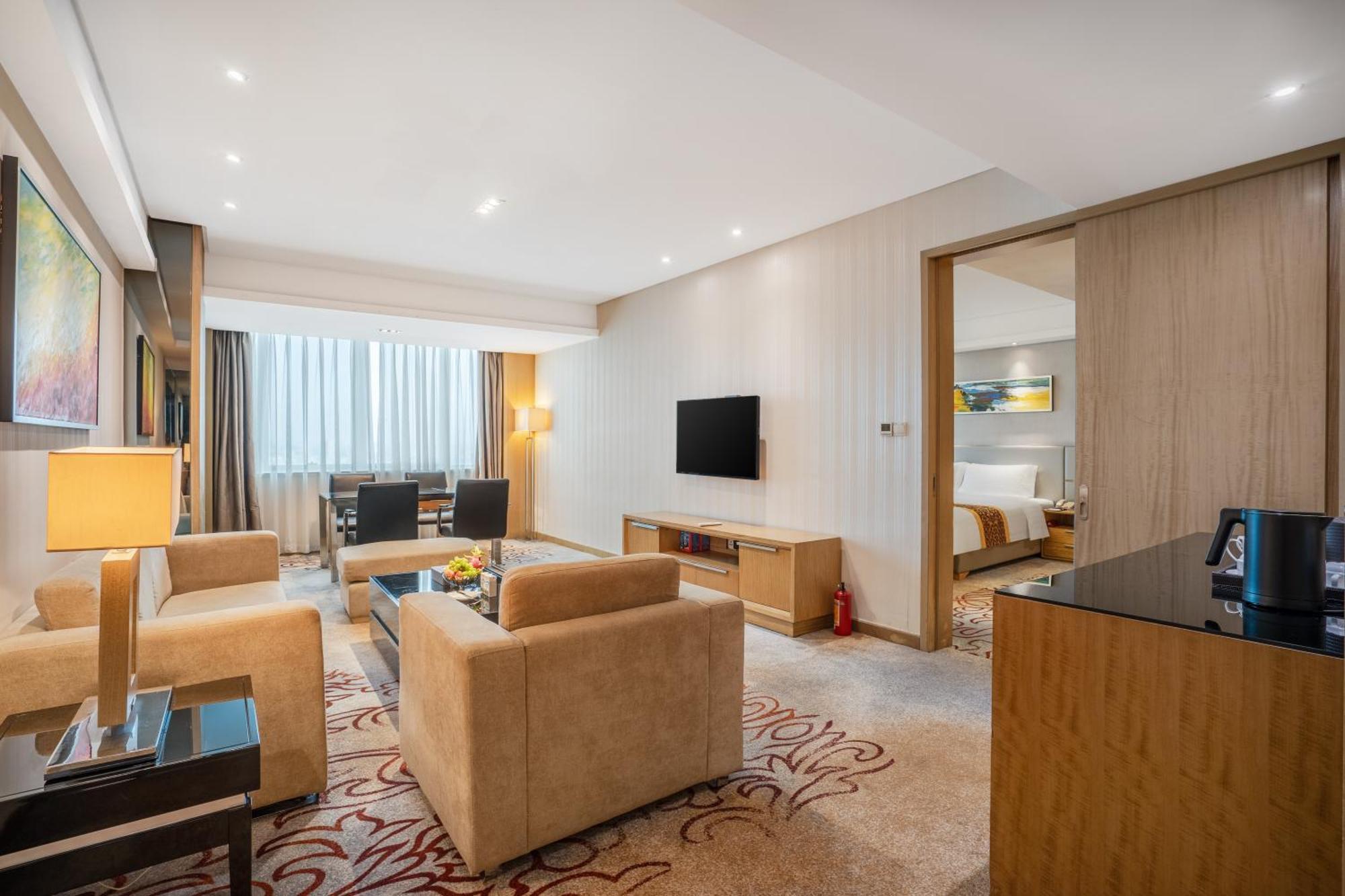 Pearl River International - Canmetro Line 11 Yijing Lu Station 4*