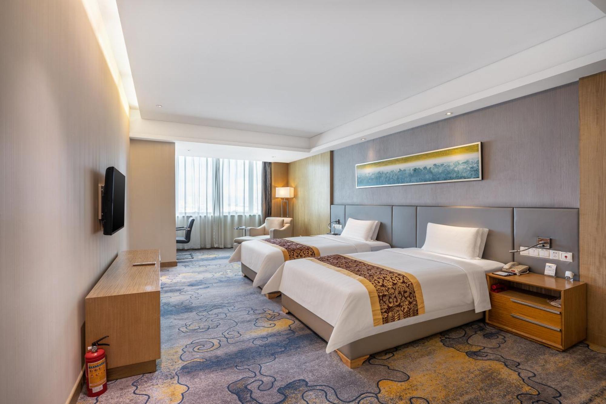 Pearl River International - Canmetro Line 11 Yijing Lu Station Hotel 4*