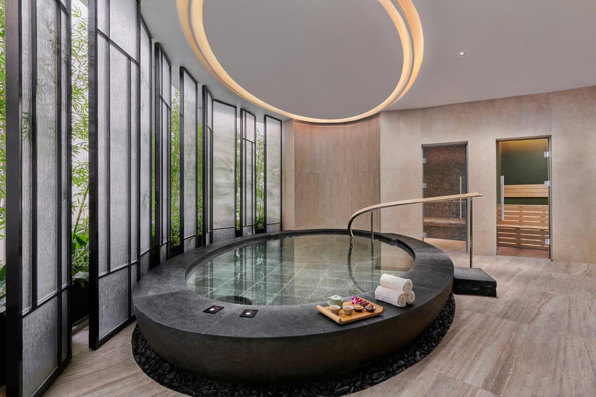 Mandarin Oriental, Hotel