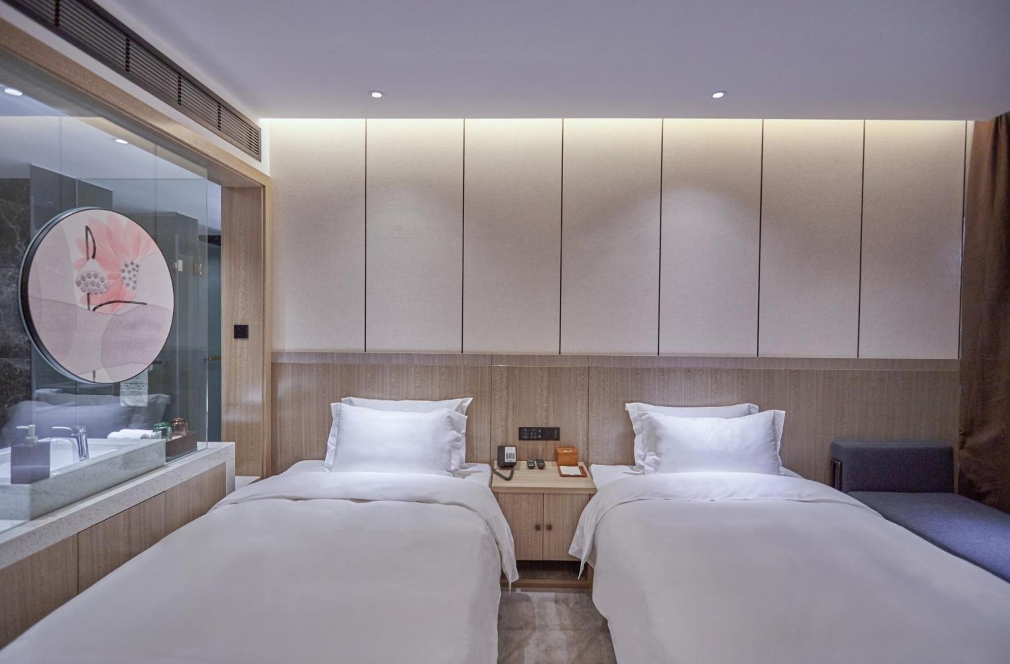 Hotel Paco Baiyun Airport Liantang Metro 4*