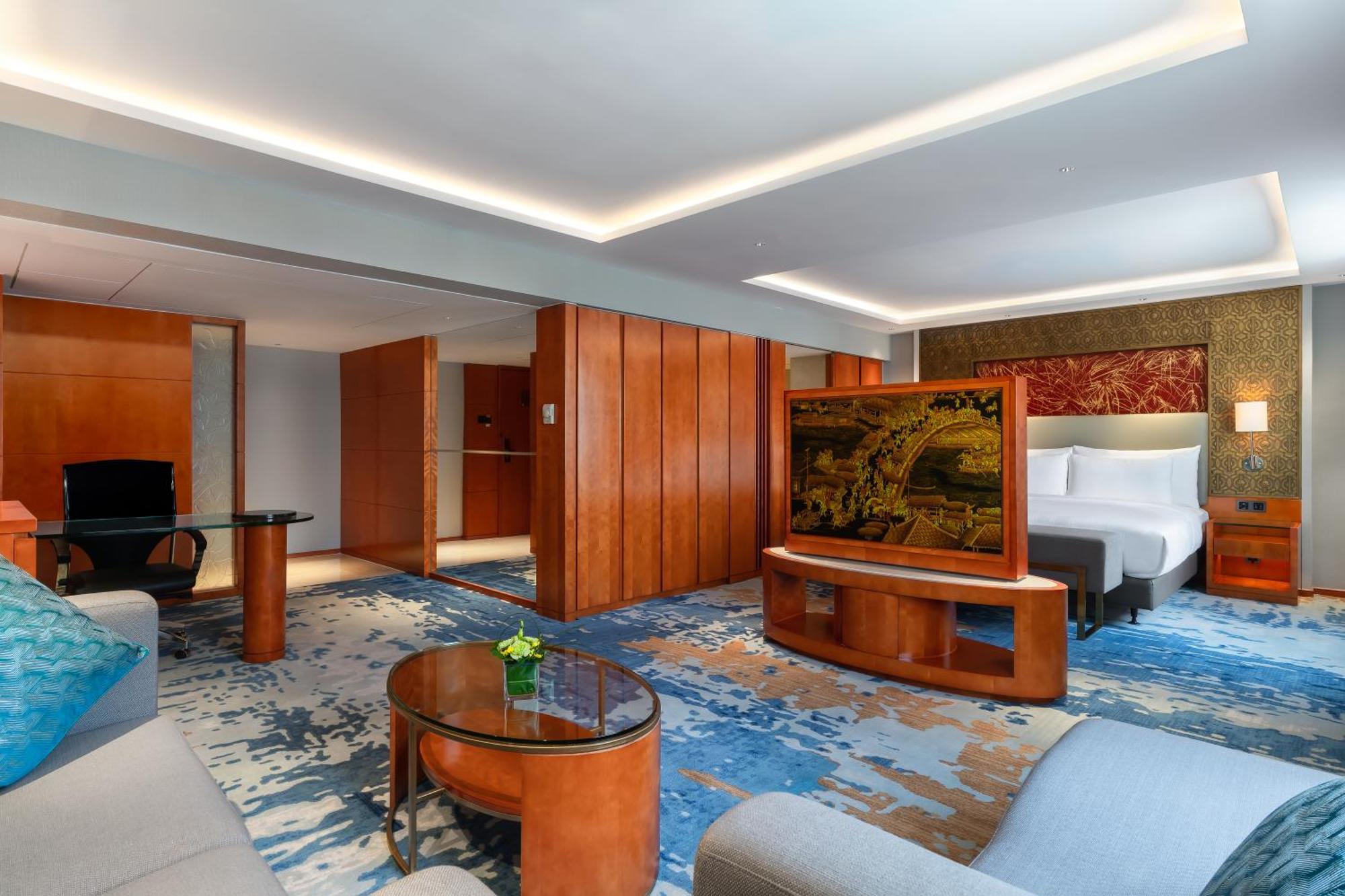 Hotel China - Subway Direct To Pazhou Exhibition Center, Free Shuttle During Fair & Exhibitor Registration Counter Guangzhou