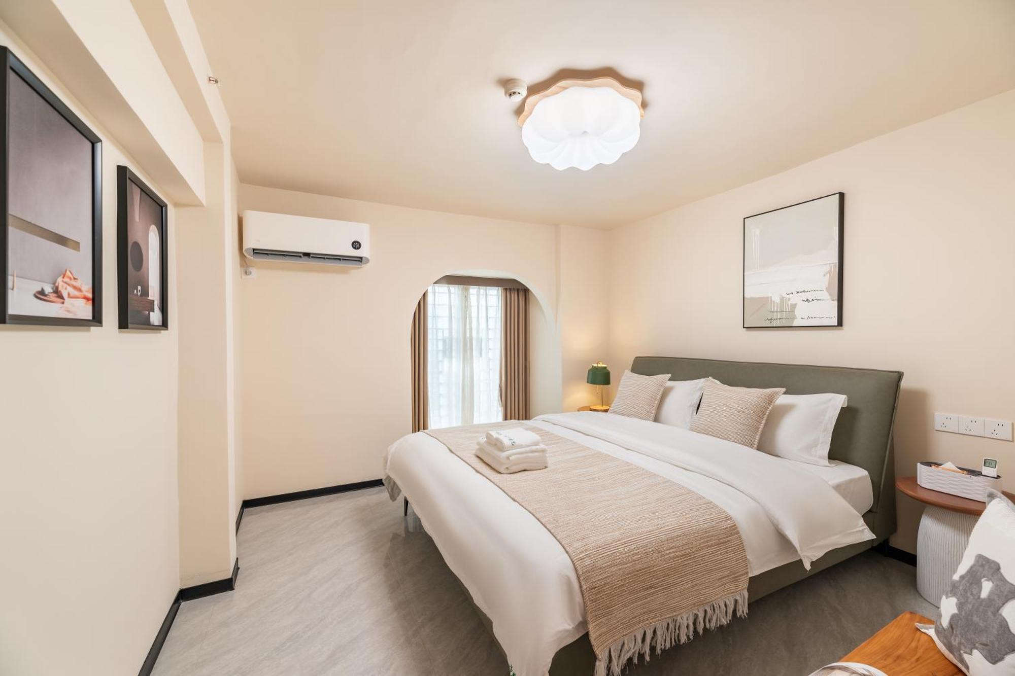 He She Art Apartment