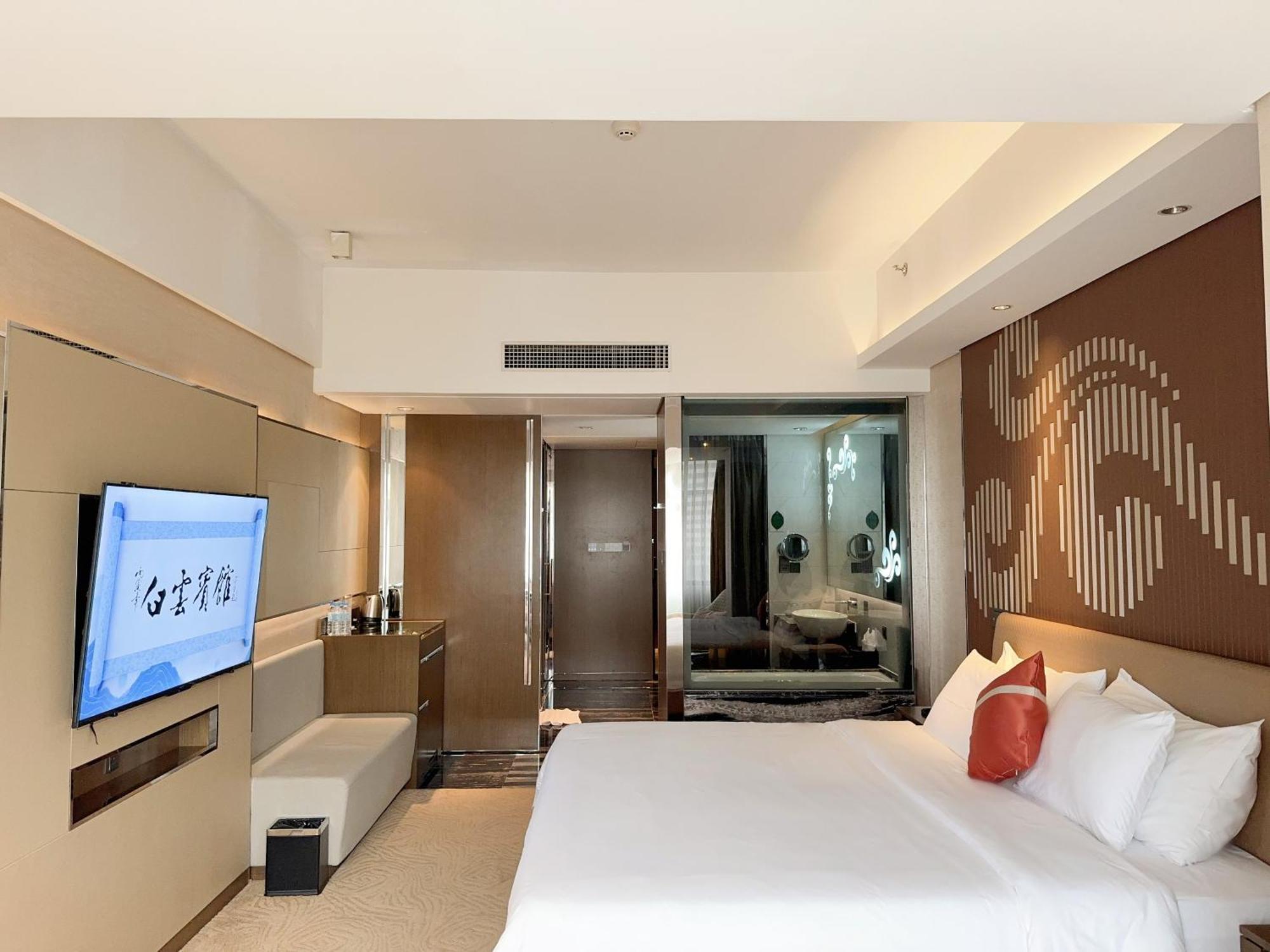 Hotel Baiyun 5*