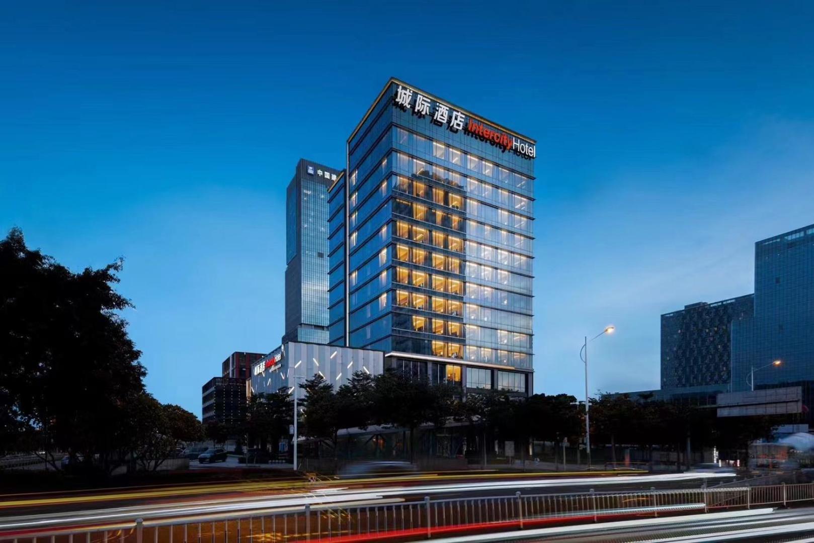 Hotel Intercity South Railway Station - Free Minibar Including Erdinger Weissbier 5*