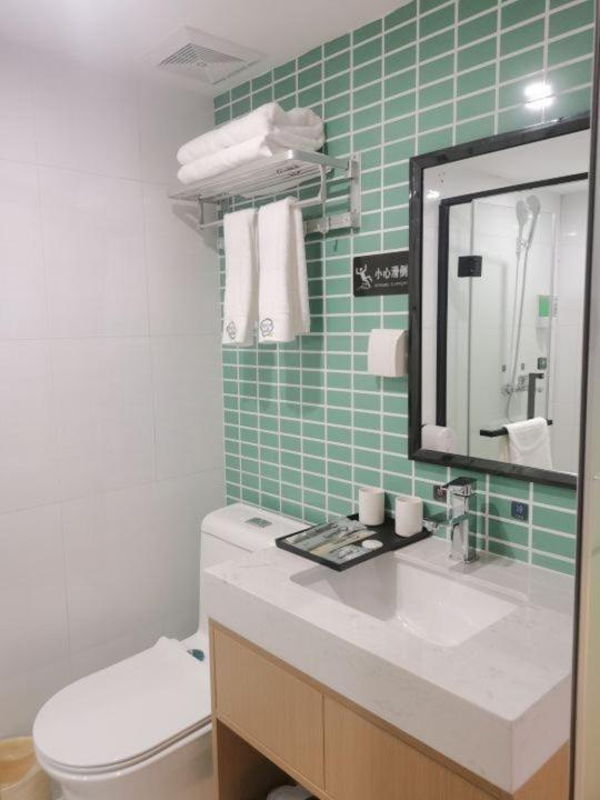 Yimimi - 13th Line Yide Road Metro Station Hotel 2*