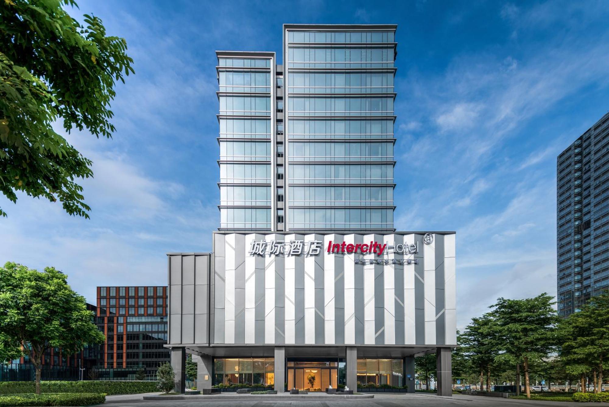Hotel Intercity South Railway Station - Free Minibar Including Erdinger Weissbier 5*