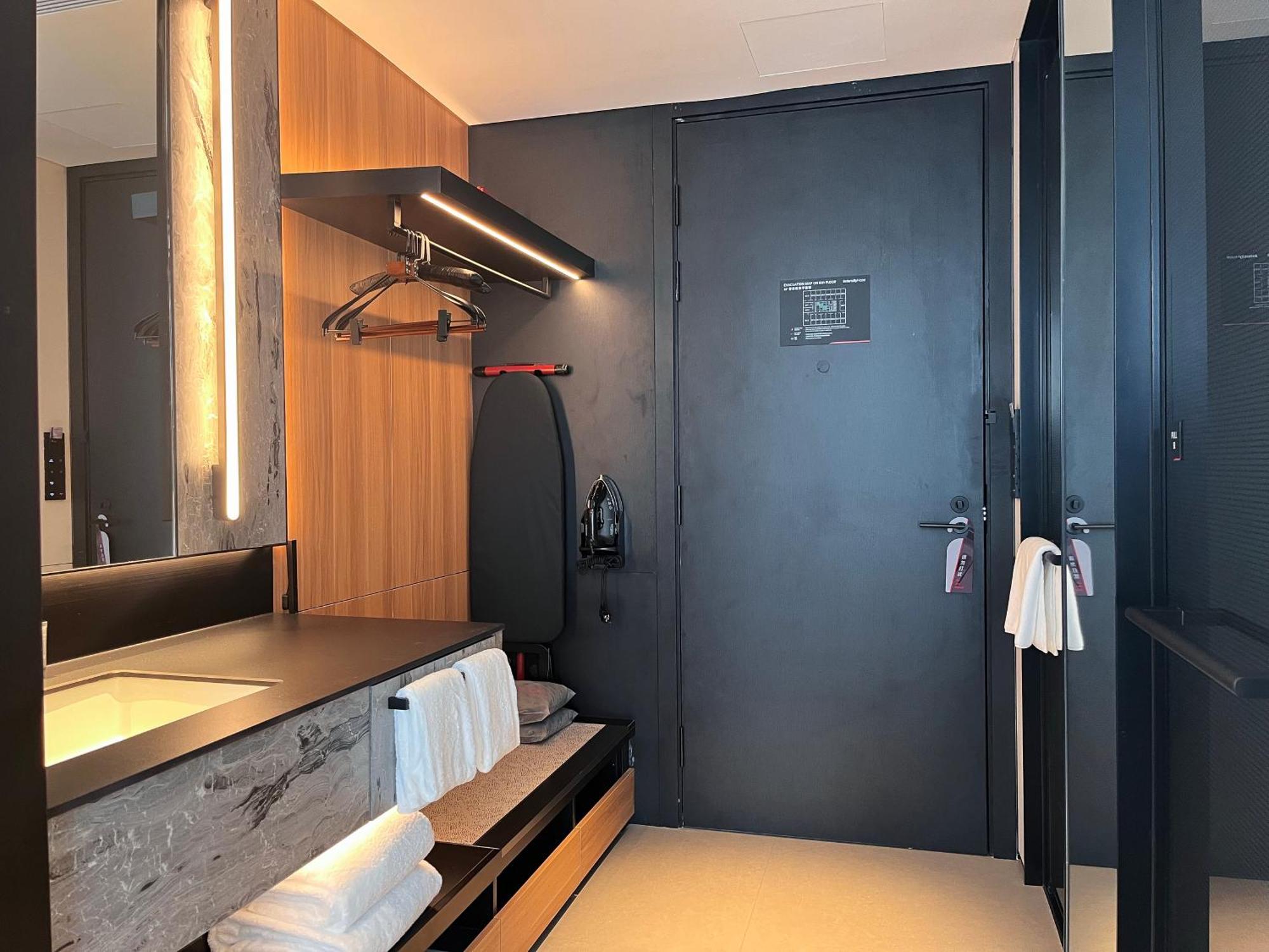 Intercity South Railway Station - Free Minibar Including Erdinger Weissbier 5* Guangzhou