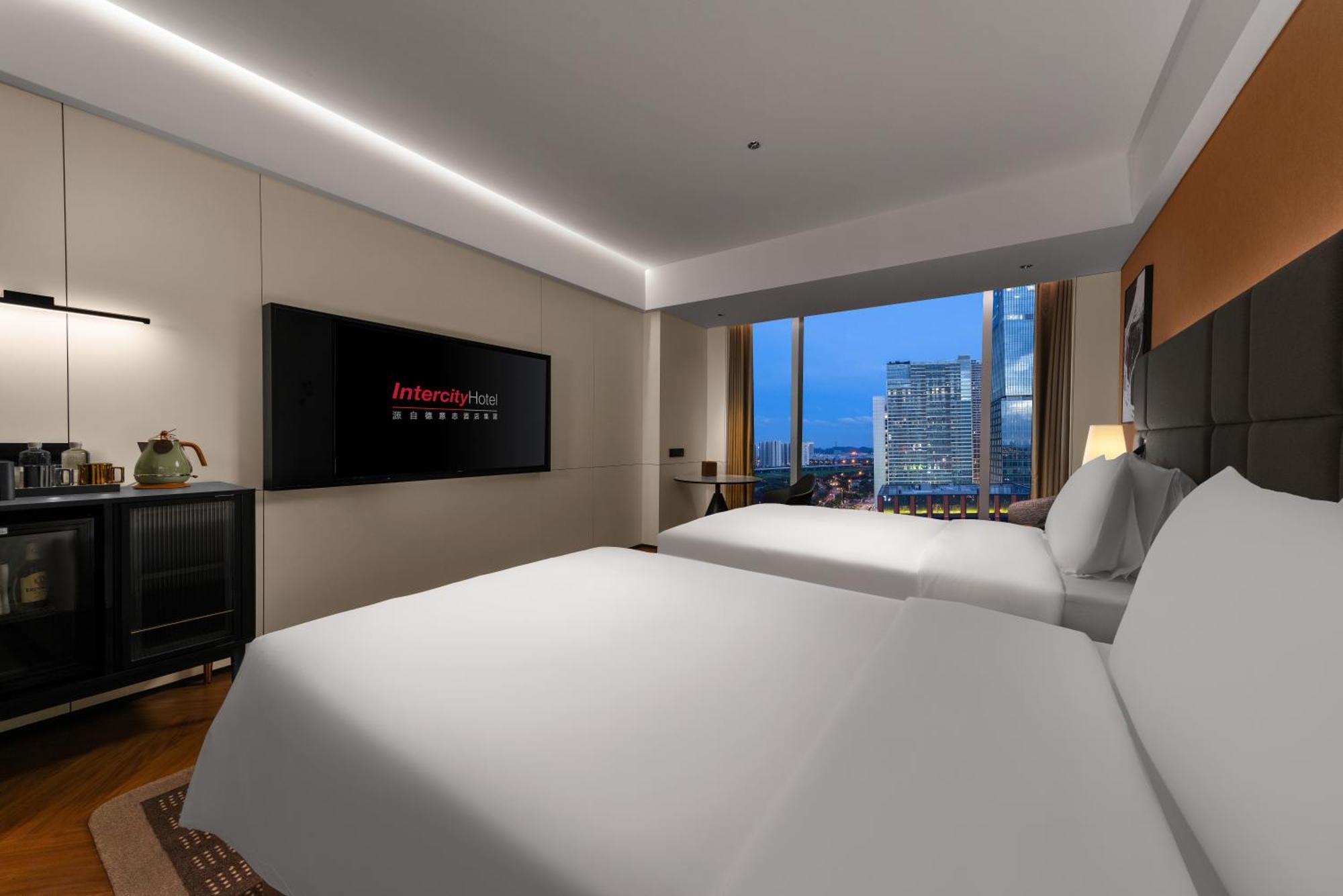 Intercity South Railway Station - Free Minibar Including Erdinger Weissbier 5* Guangzhou