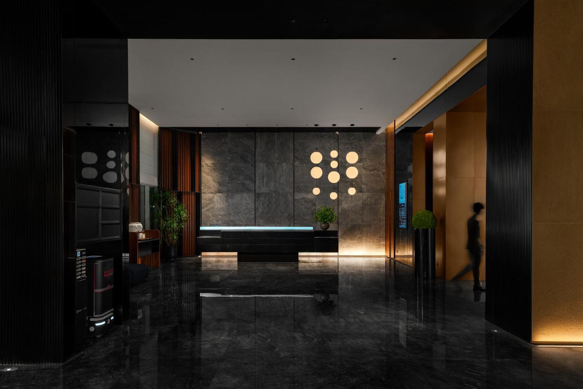 Intercity South Railway Station - Free Minibar Including Erdinger Weissbier 5* Guangzhou