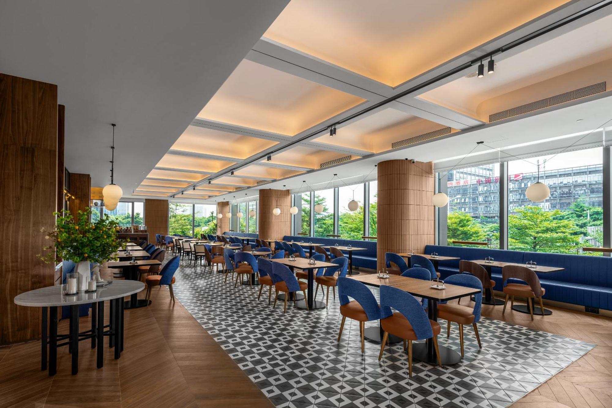 Intercity South Railway Station - Free Minibar Including Erdinger Weissbier 5*