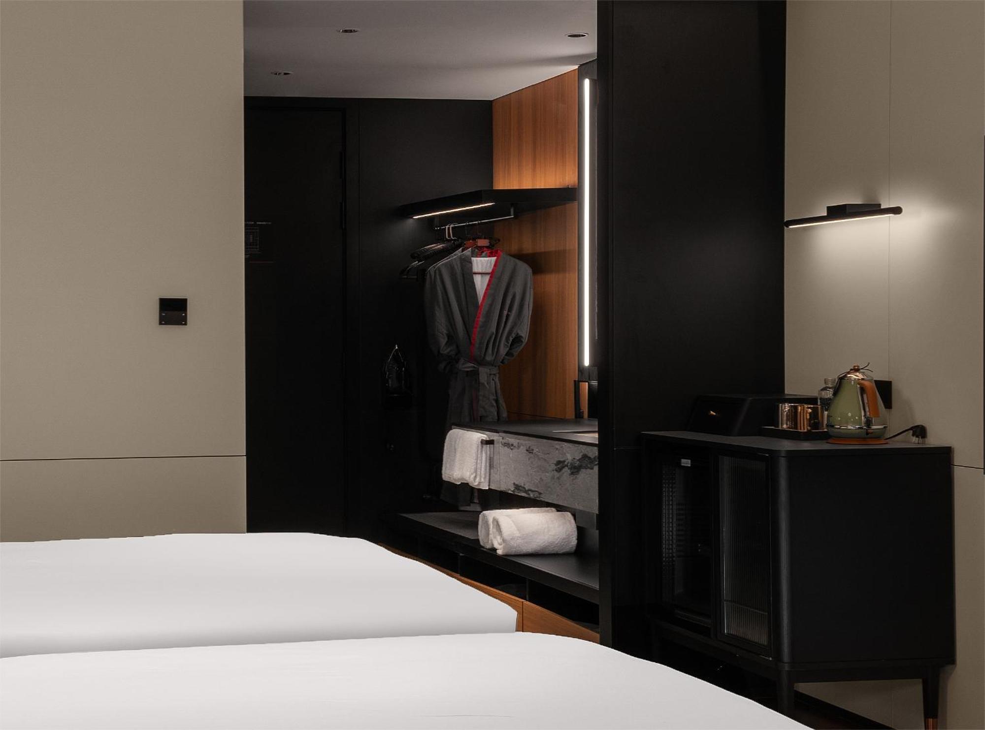 Intercity South Railway Station - Free Minibar Including Erdinger Weissbier Hotel