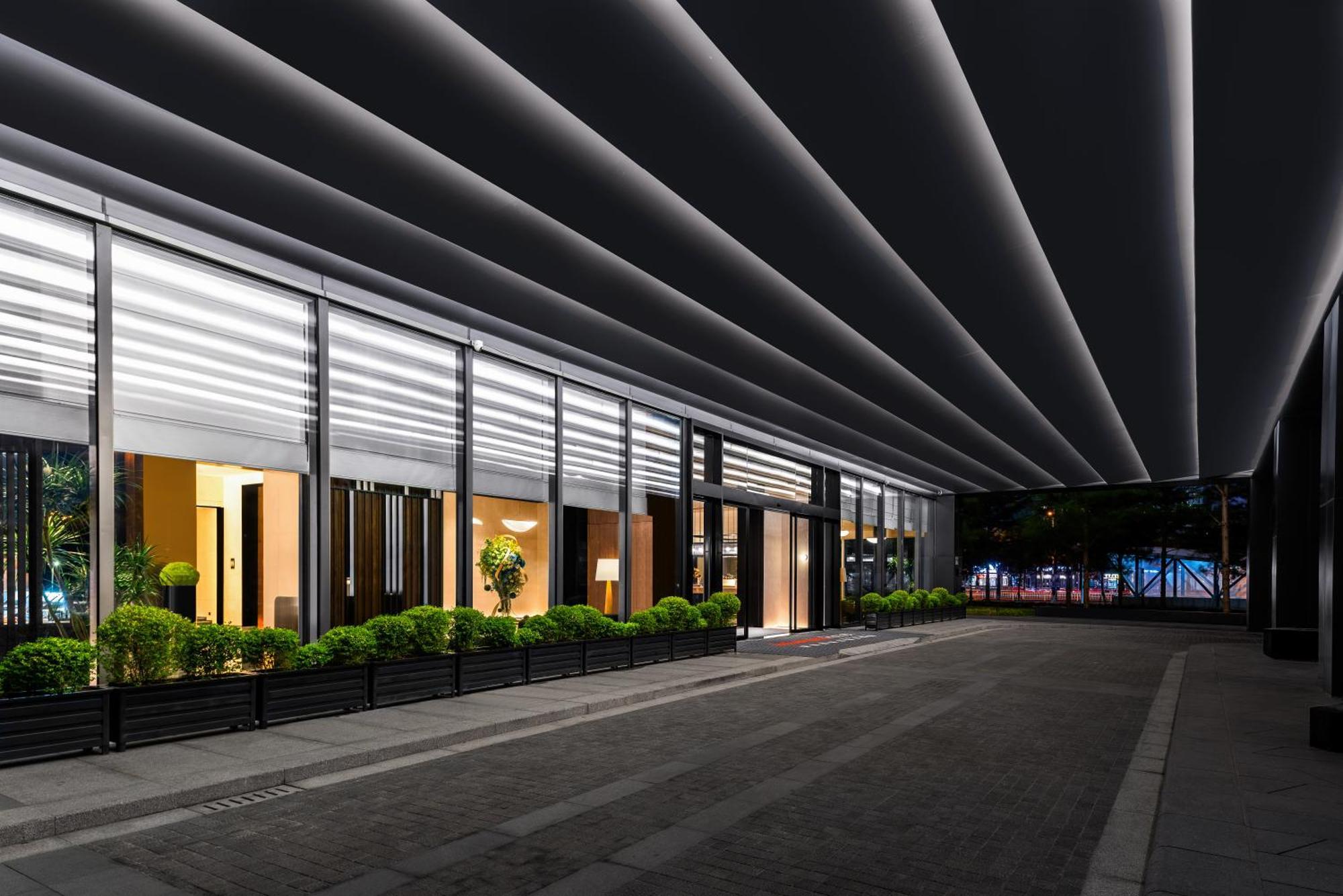 Intercity South Railway Station - Free Minibar Including Erdinger Weissbier 5* Guangzhou
