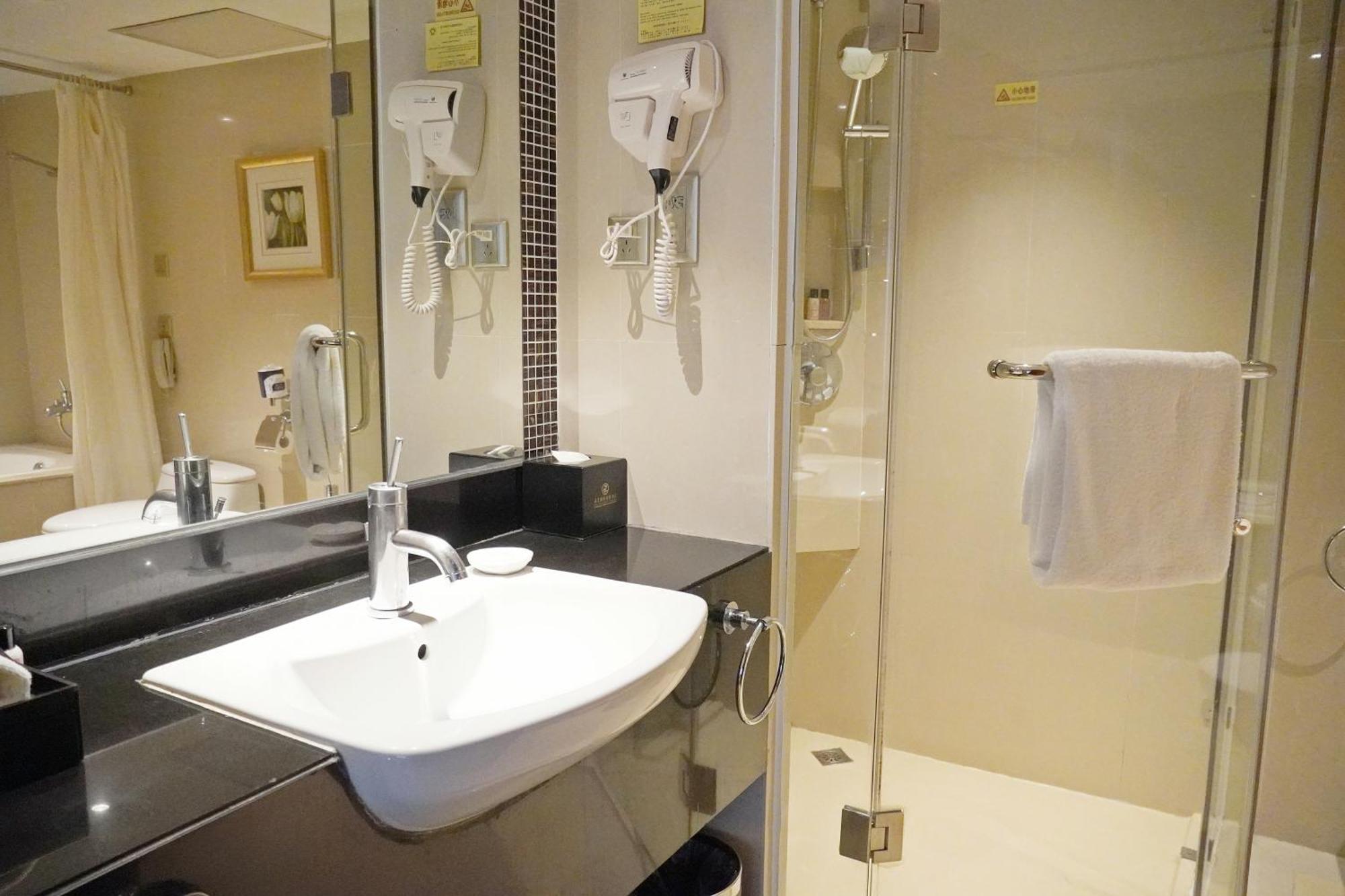 Landmark International 4*