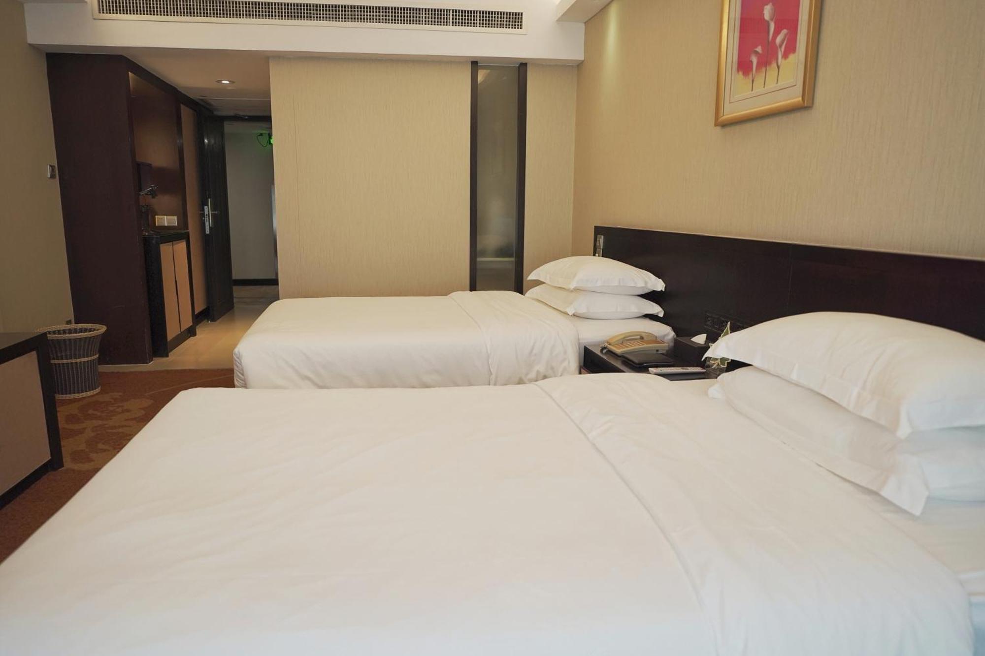 Landmark International 4* Canton