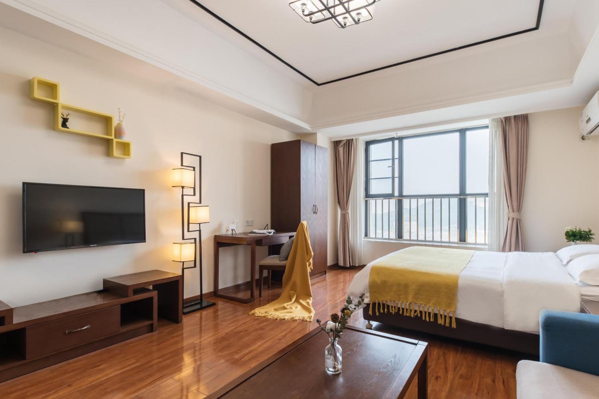 Livetour Luogang Wanda Plaza Suyuan Metro