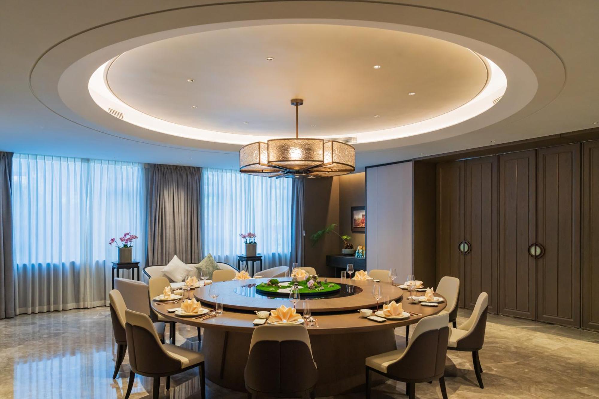 Yuexiu Guangzhou, Curio Collection By Hilton-free Shuttle Between And Exhibition Center During Fair Period & Exhibitor Registration Counter & Halal Food 5* Guangzhou