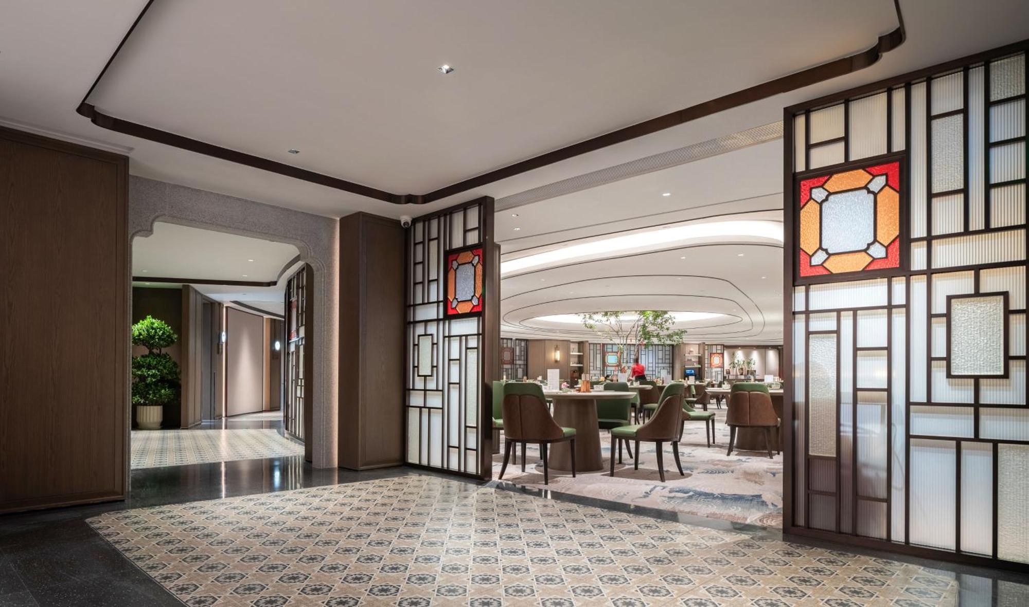 Yuexiu Guangzhou, Curio Collection By Hilton-free Shuttle Between And Exhibition Center During Fair Period & Exhibitor Registration Counter & Halal Food Hotel